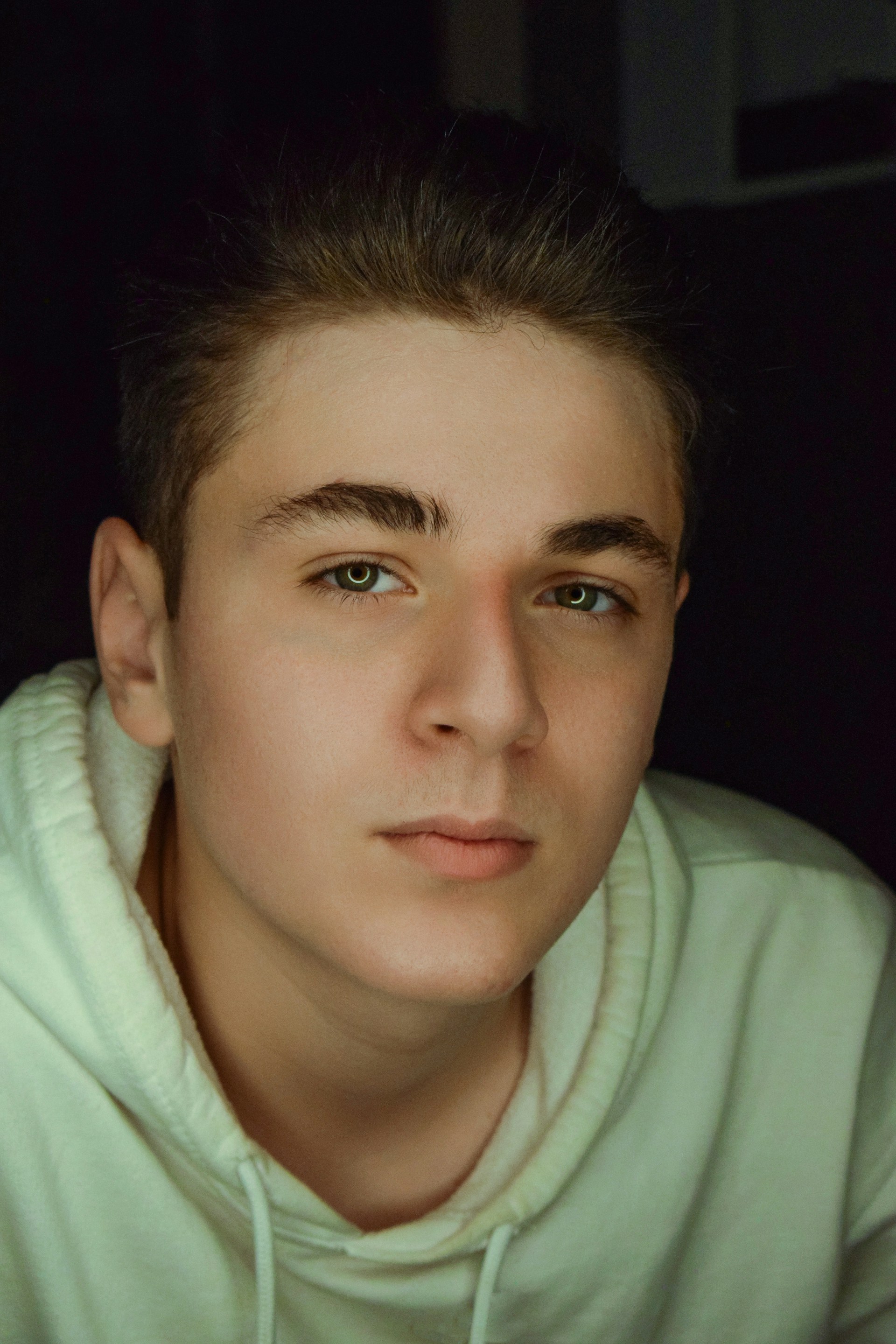 A thoughtful teen boy | Source: Unsplash