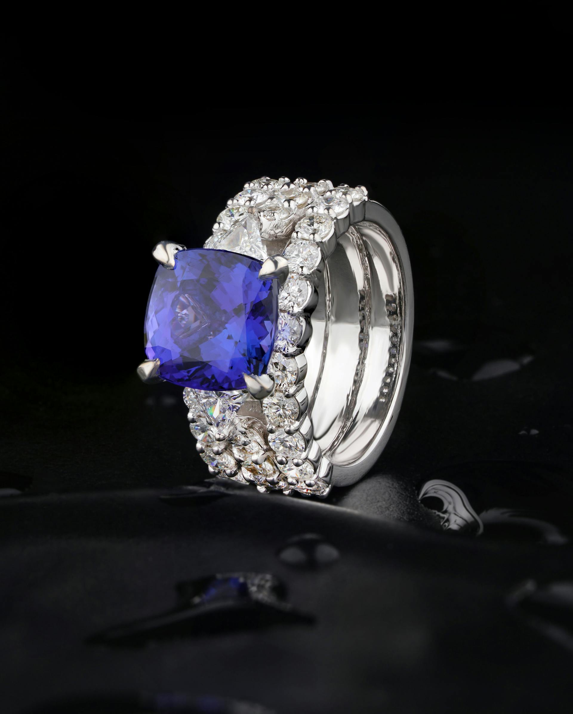 A sapphire ring | Source: Pexels