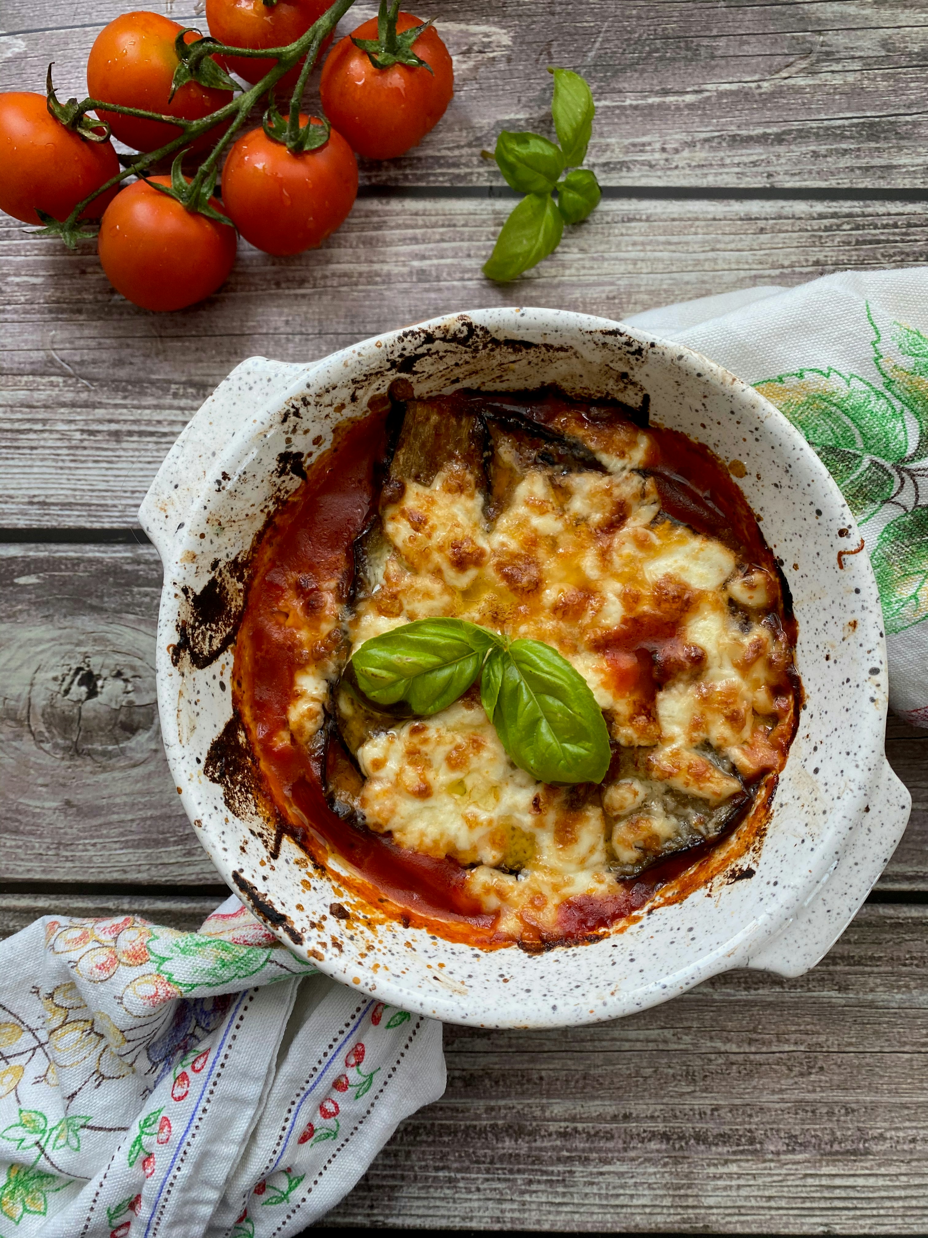 Eggplant parmigiana in a dish | Source: Unsplash