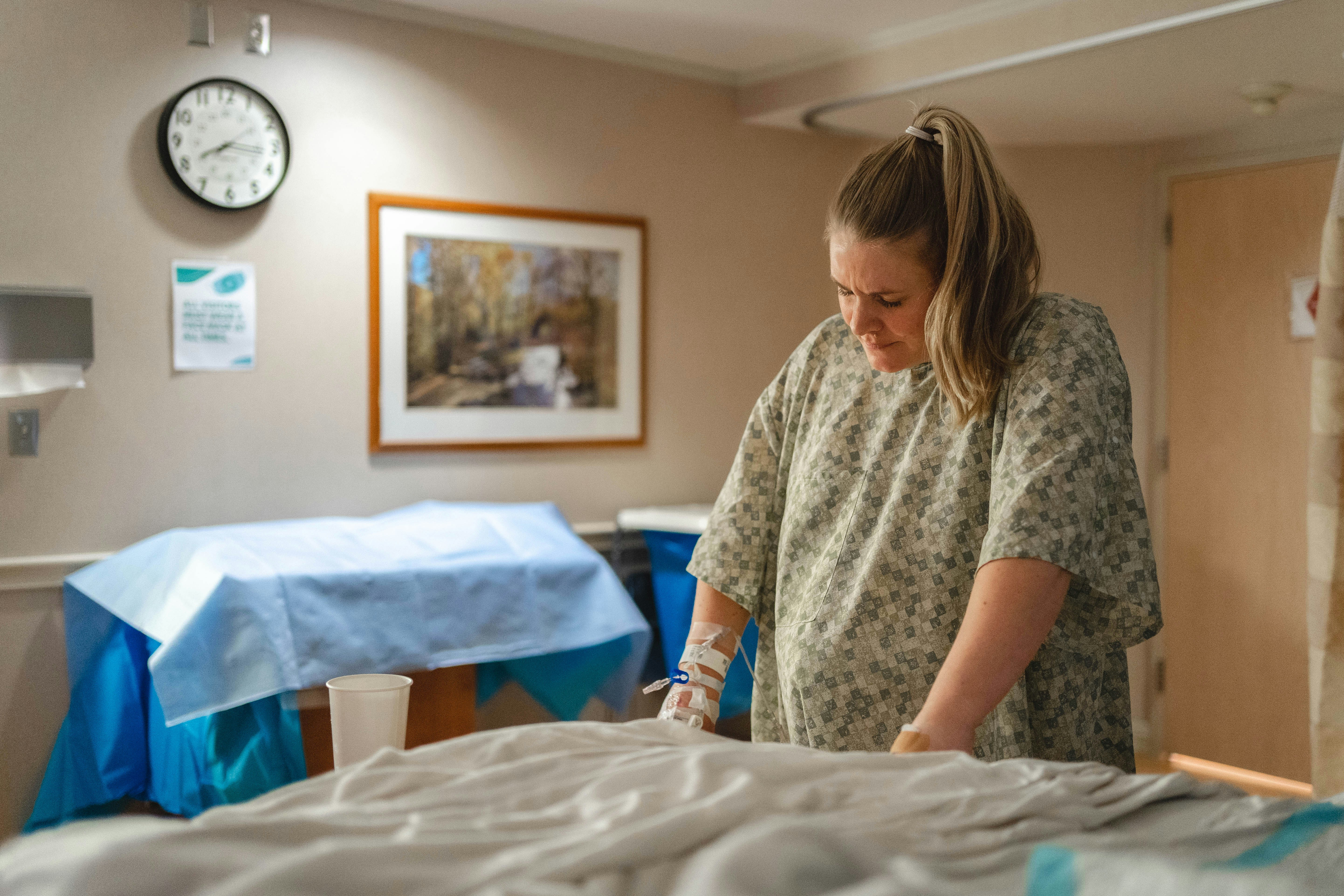A pregnant woman standing in a hospital room | Source: Unsplash