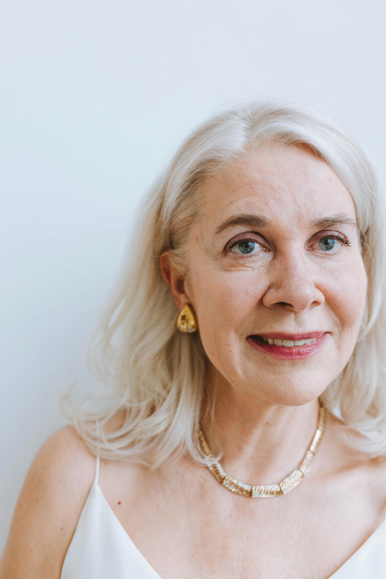 A delighted older woman | Source: Pexels