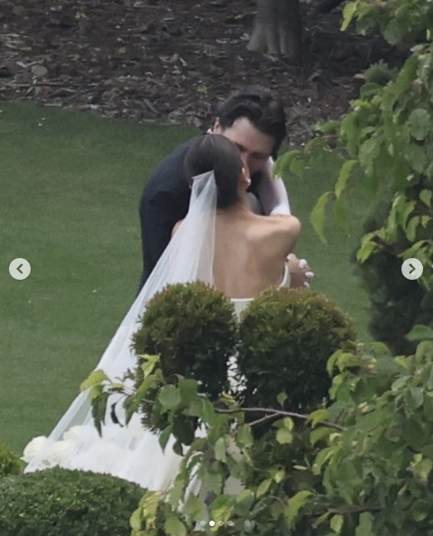 Hailee Steinfeld and Josh Allen kiss on their wedding day, dated May 2025 | Source: Instagram/justjared