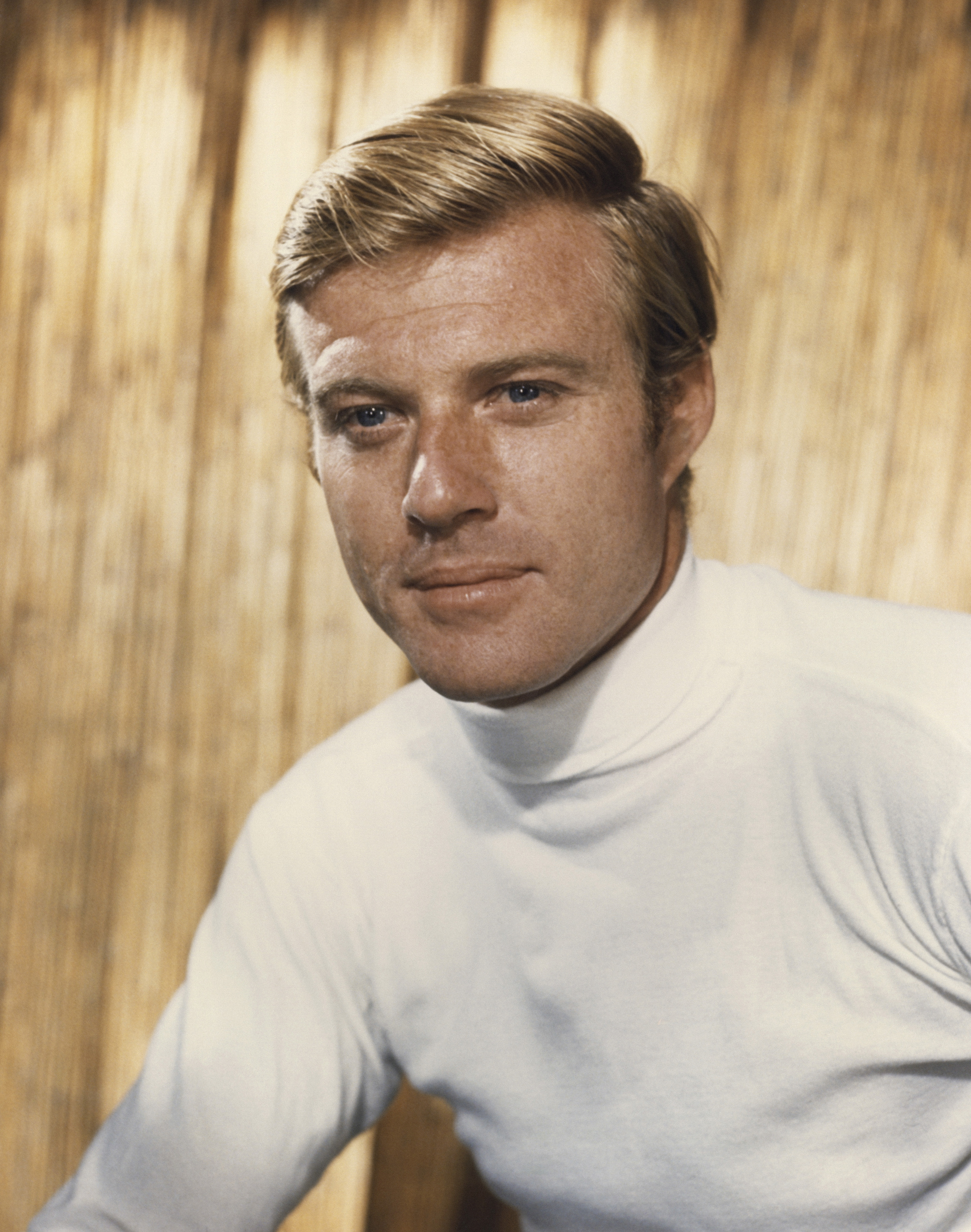 Robert Redford poses for a portrait in a studio, circa 1960. | Source: Getty Images