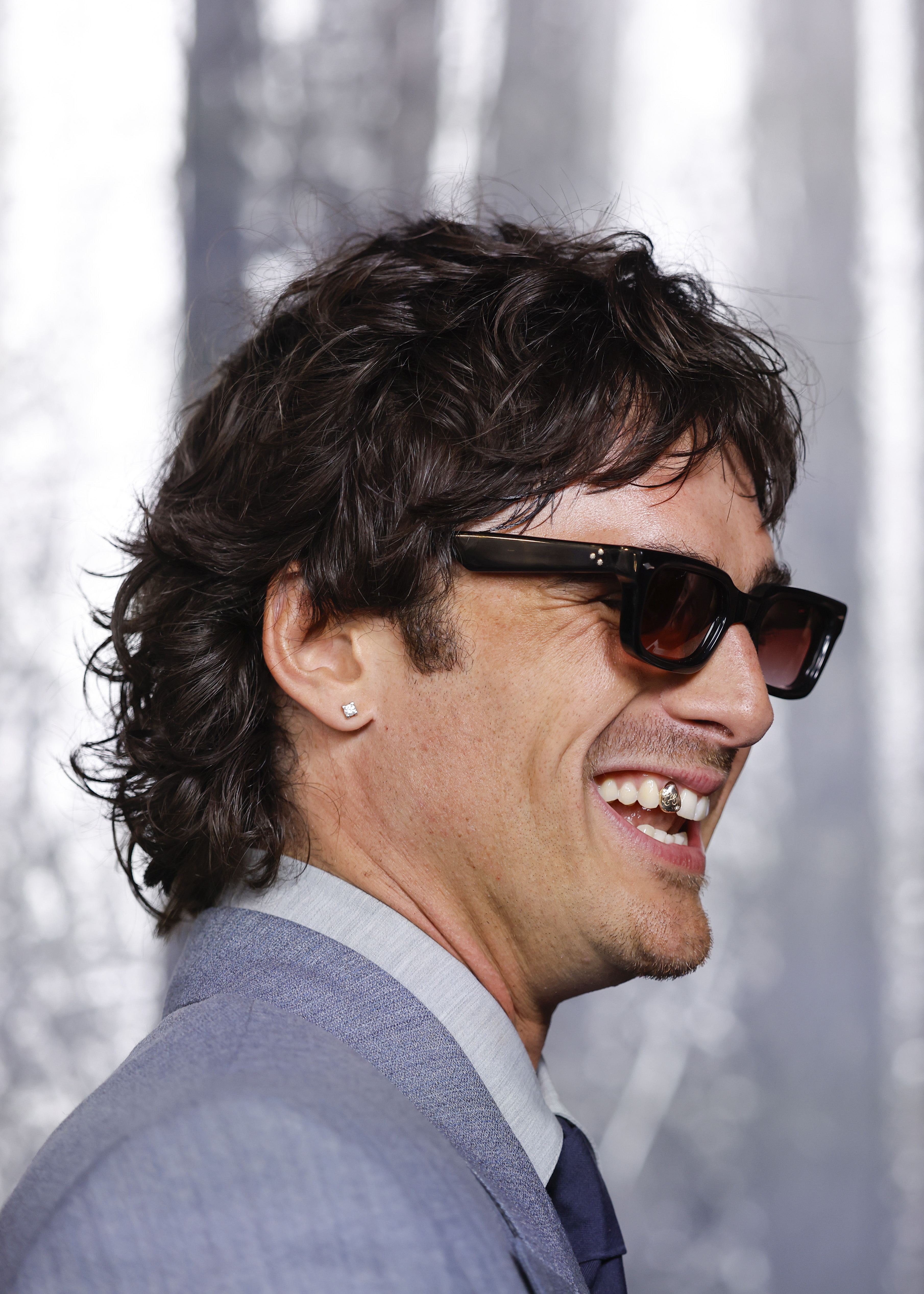 Jacob Elordi flashes a smile to reveal his gold tooth at the Sydney premiere of "Wuthering Heights" | Source: Getty Images