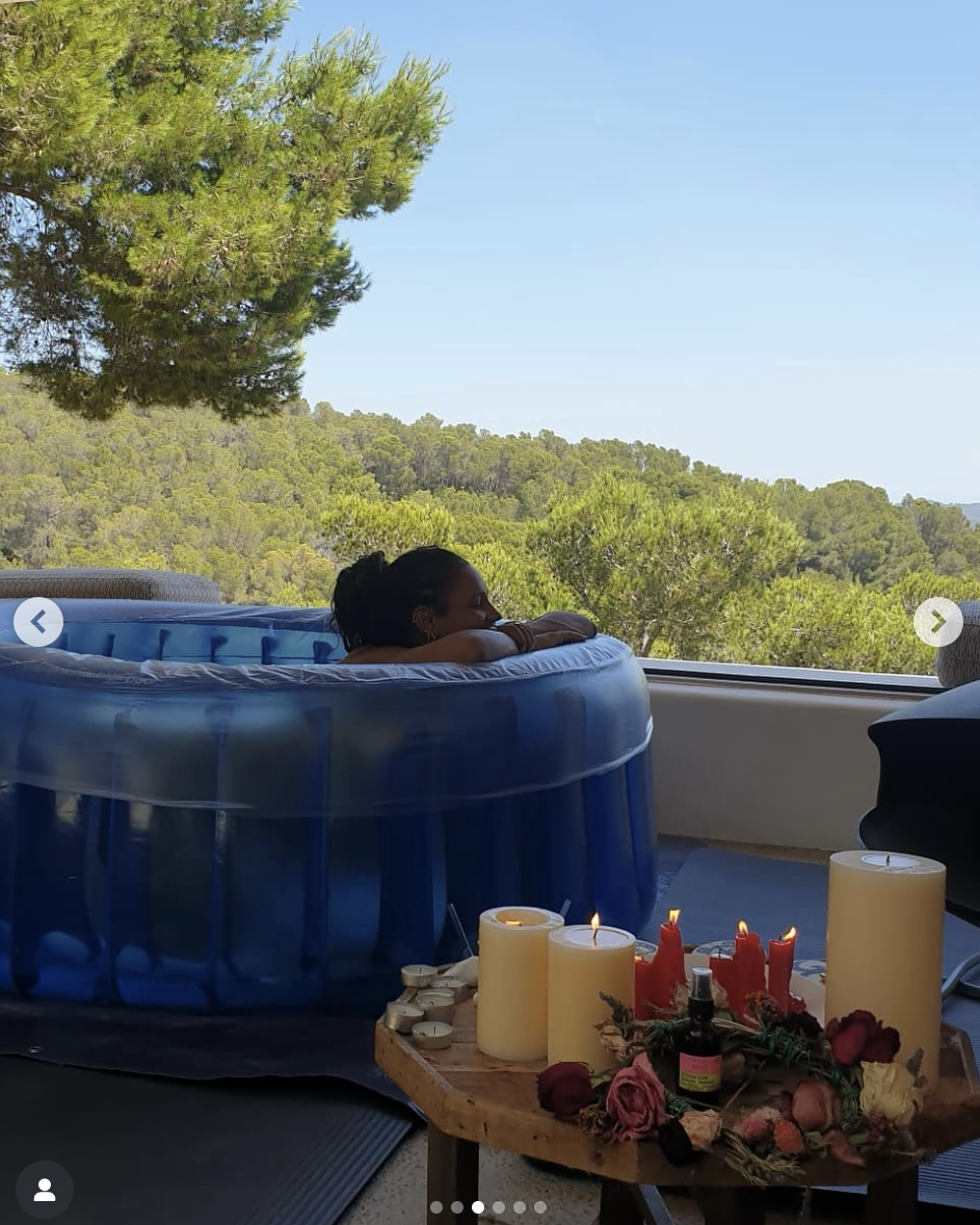 Vick Hope's water birth in Ibiza, Spain, on July 20, 2025. | Source: Instagram/calvinharris