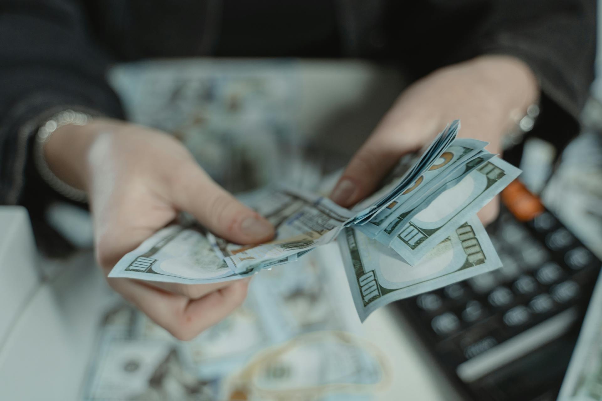 A person counting bank notes | Source: Pexels