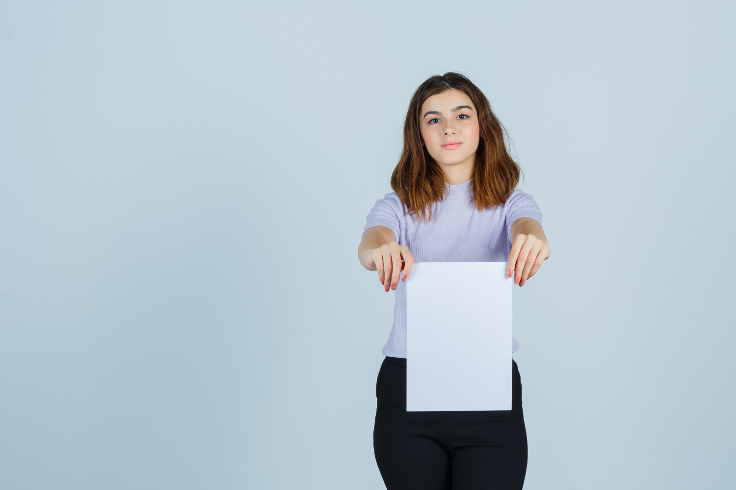A woman handing over a piece of paper | Source: Pexels