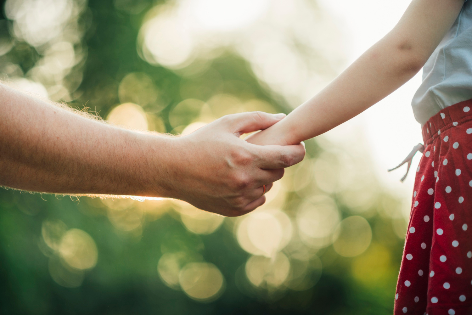 A father holding his daughter's hand | Source: Freepik