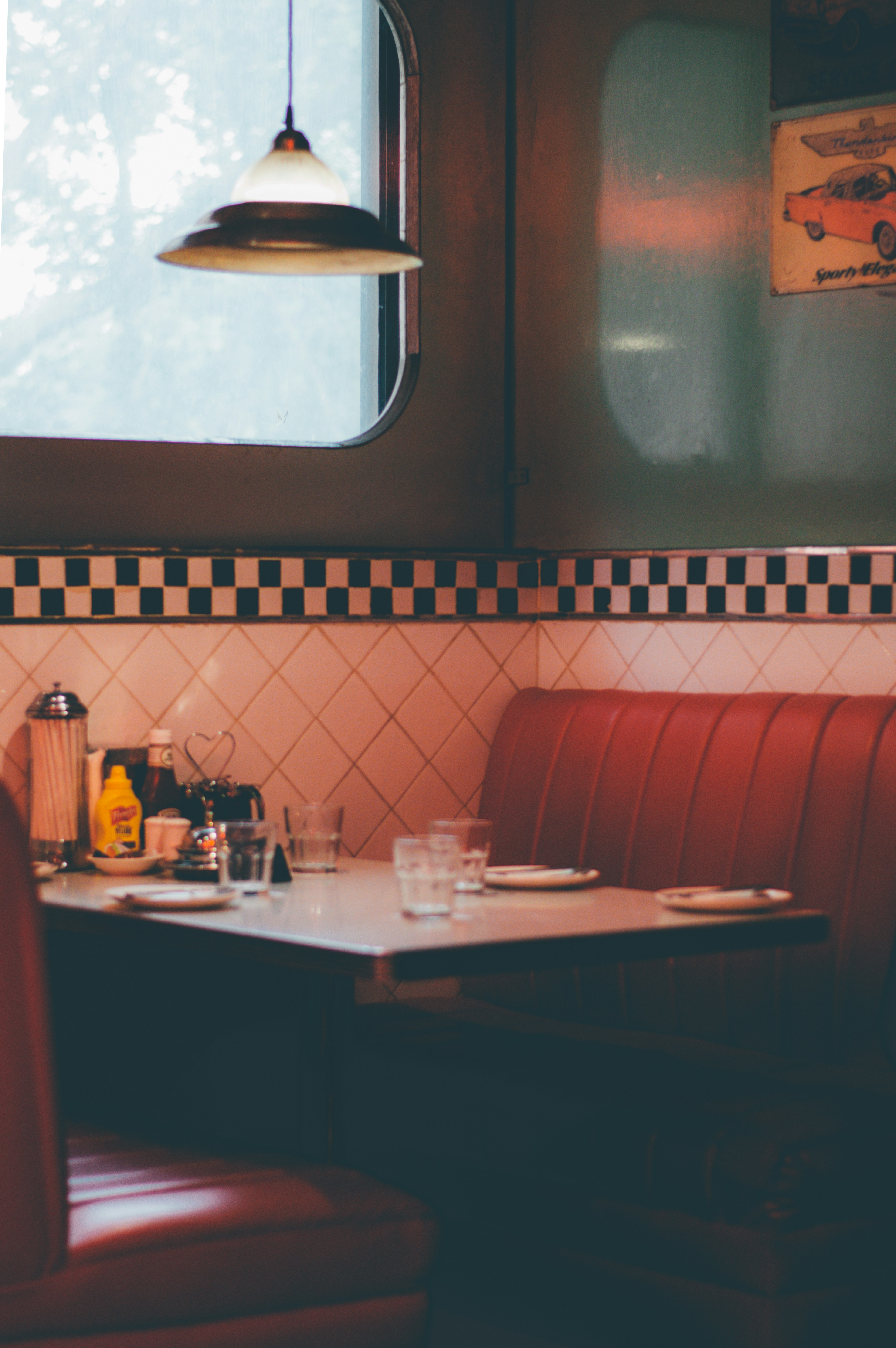 An empty booth in a diner | Source: Unsplash
