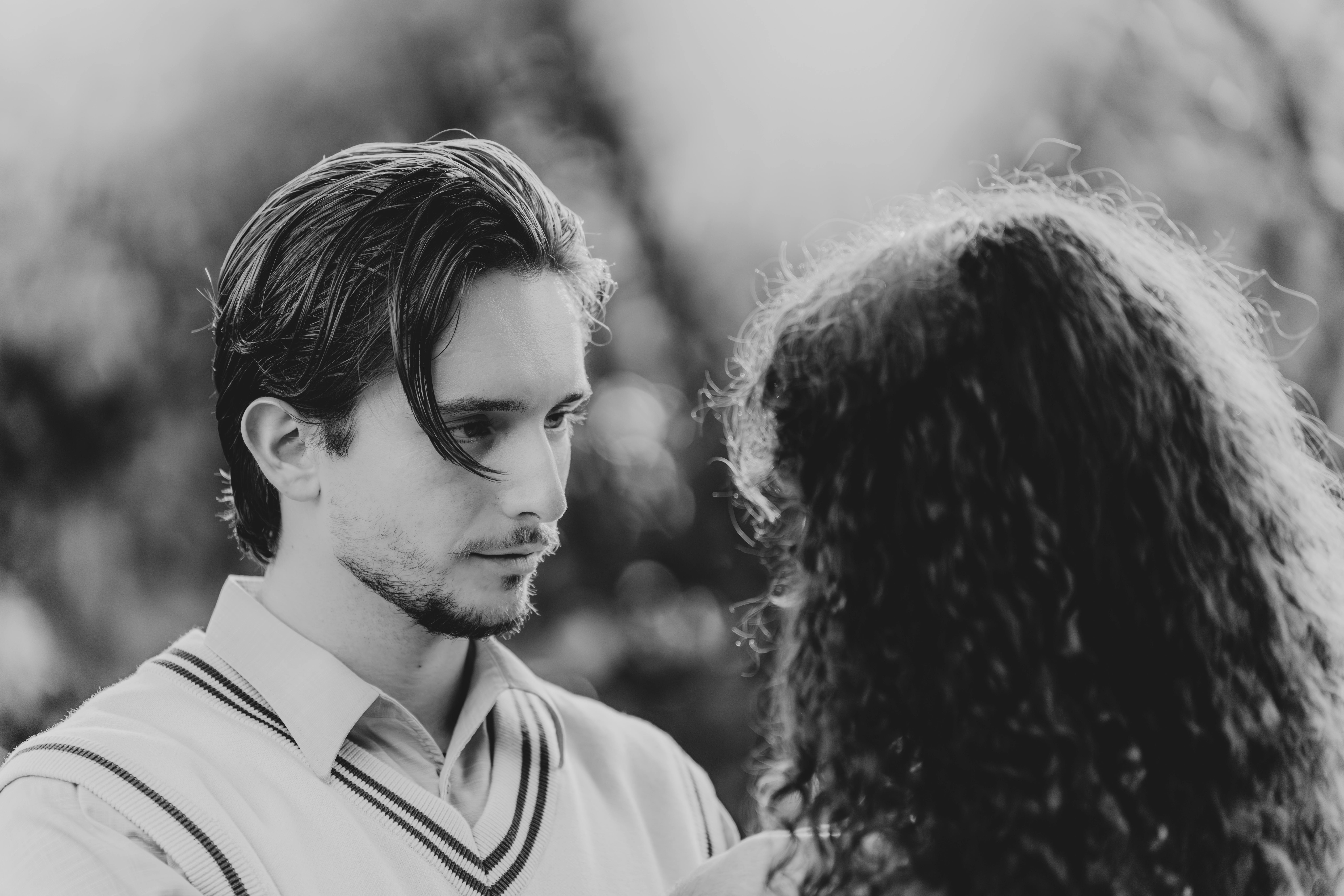 Couple gazing at each other | Source: Pexels