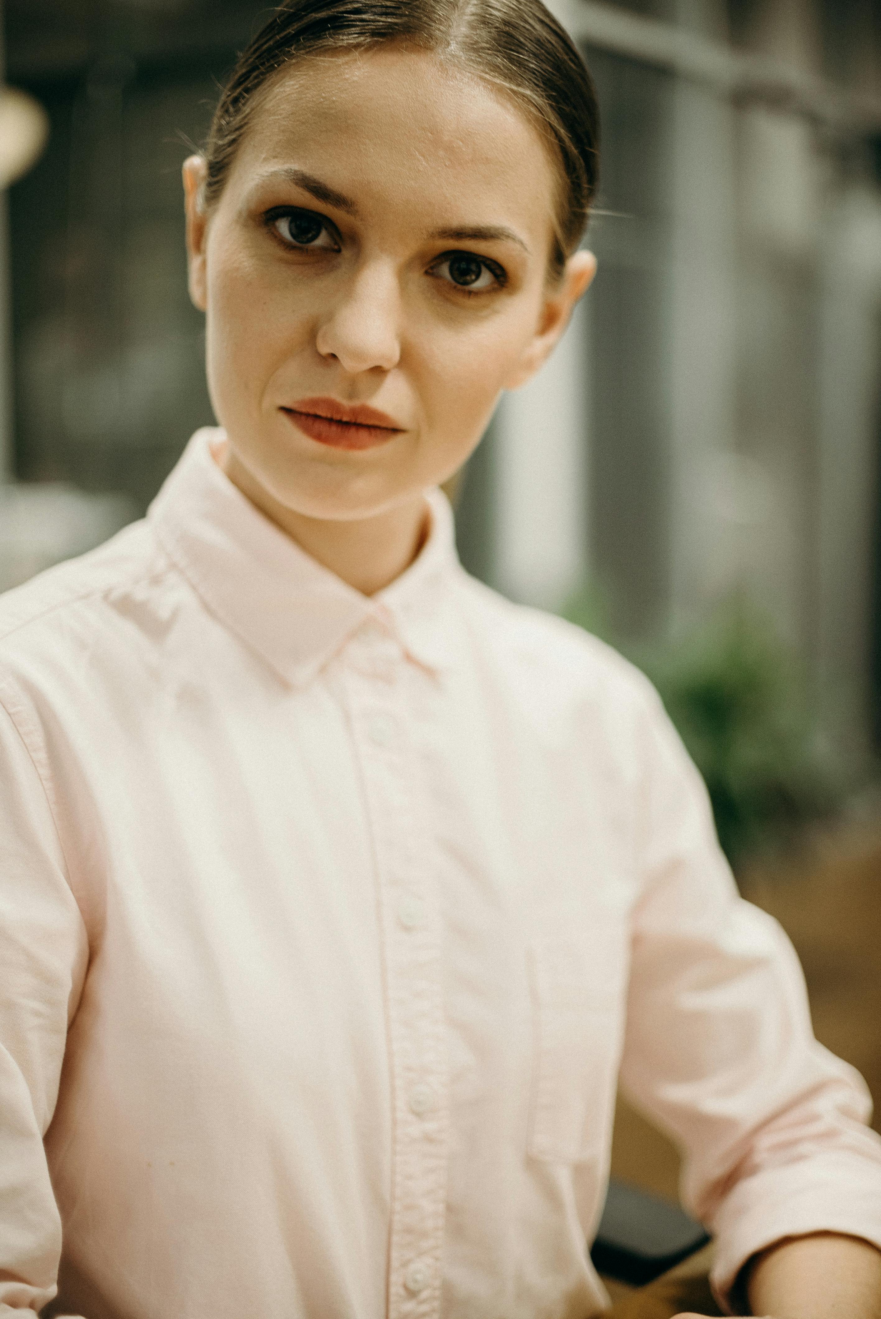 A pensive waitress wearing a collared shirt | Source: Pexels