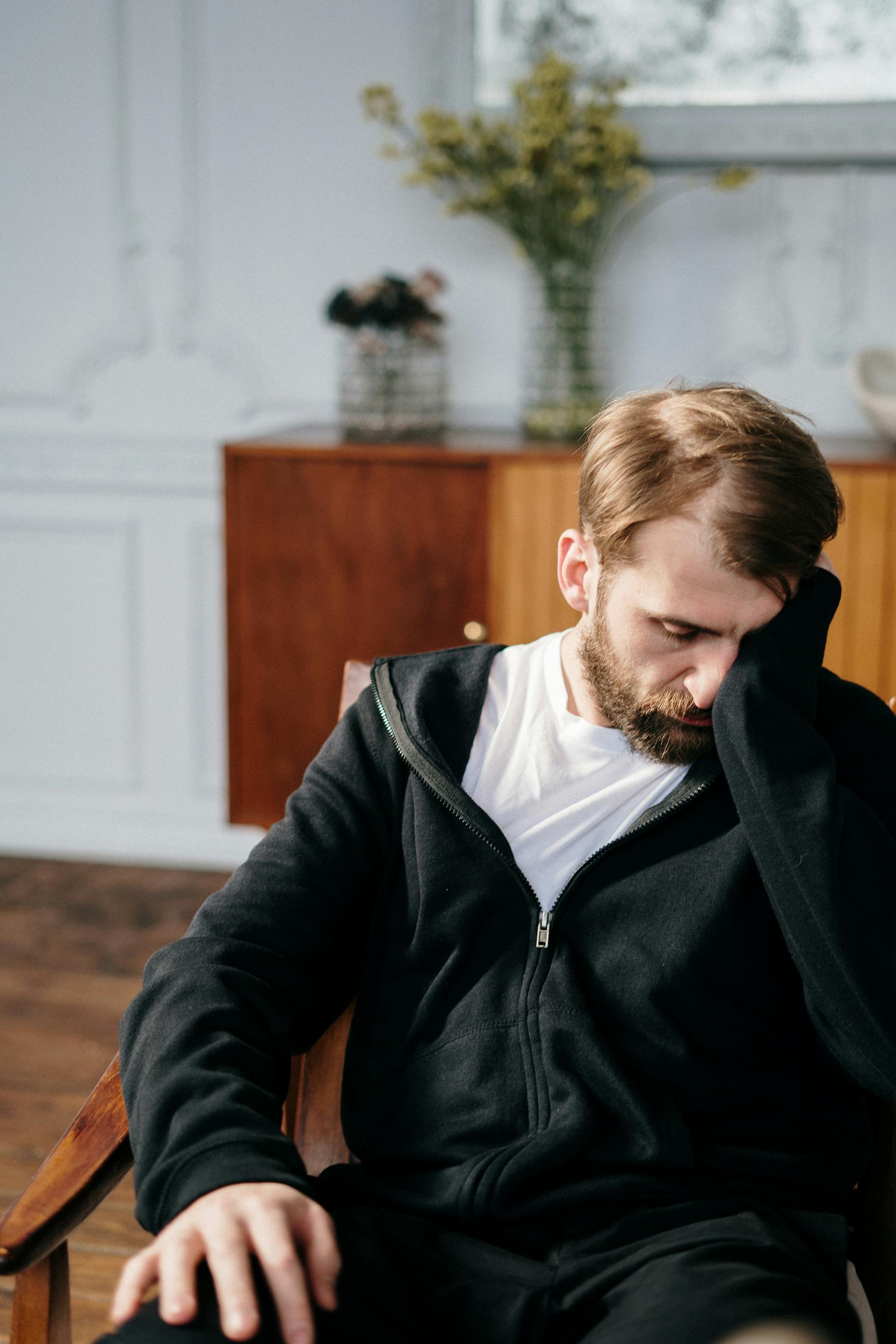 A remorseful man | Source: Pexels