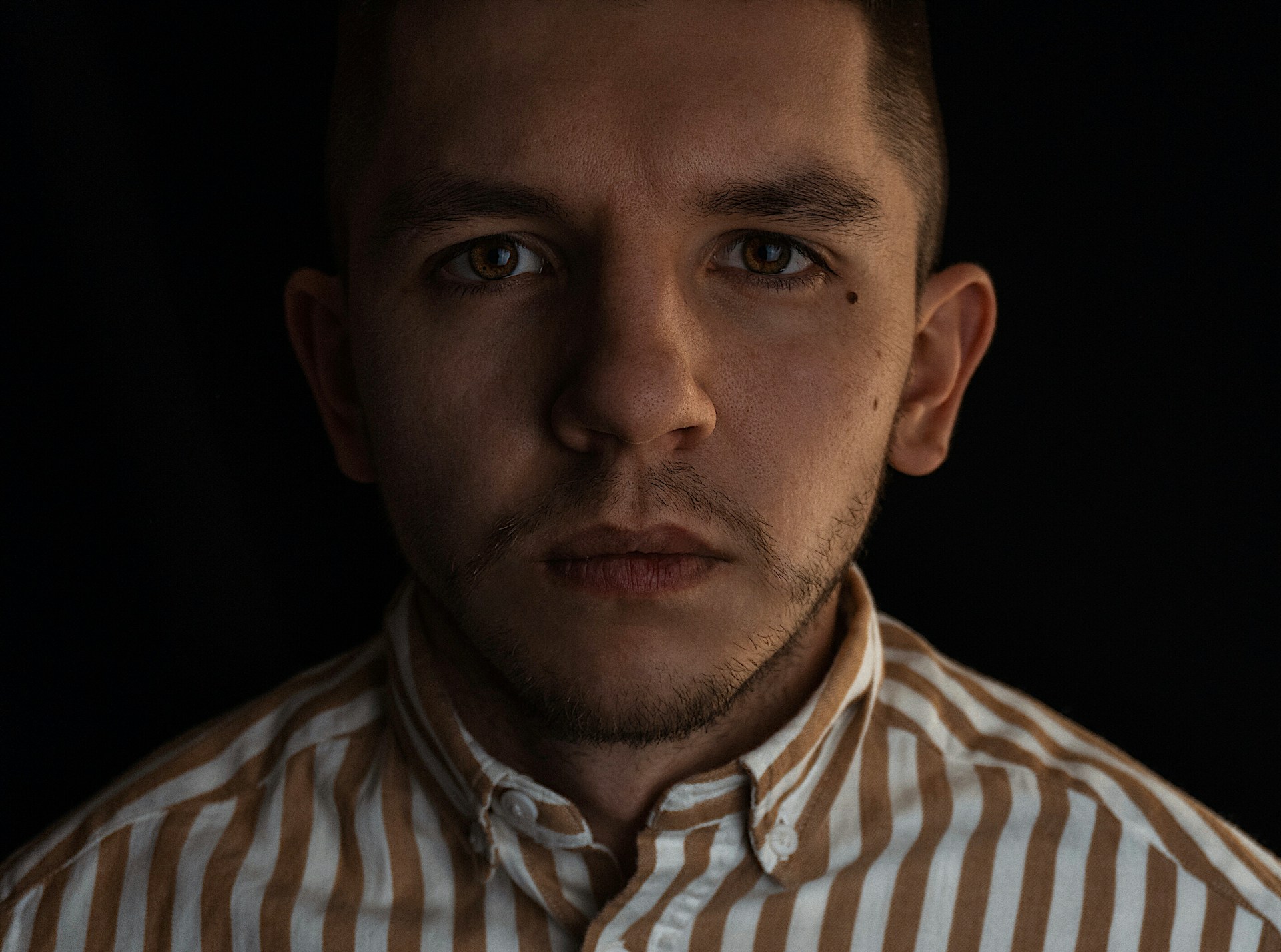 A man frowning slightly | Source: Unsplash