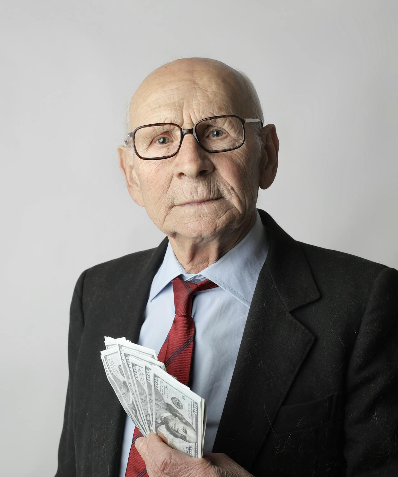 My Daughter Told Me Not to Visit Her Family Again — Days Later, She Was at My Door Begging 14 A wealthy older man holding money | Source: Pexels