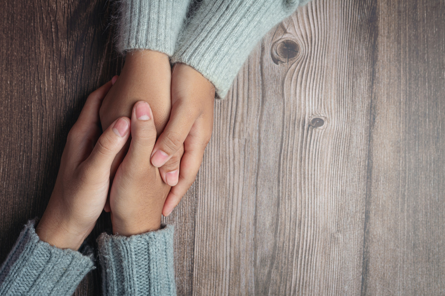 Two people holding hands | Source: Freepik