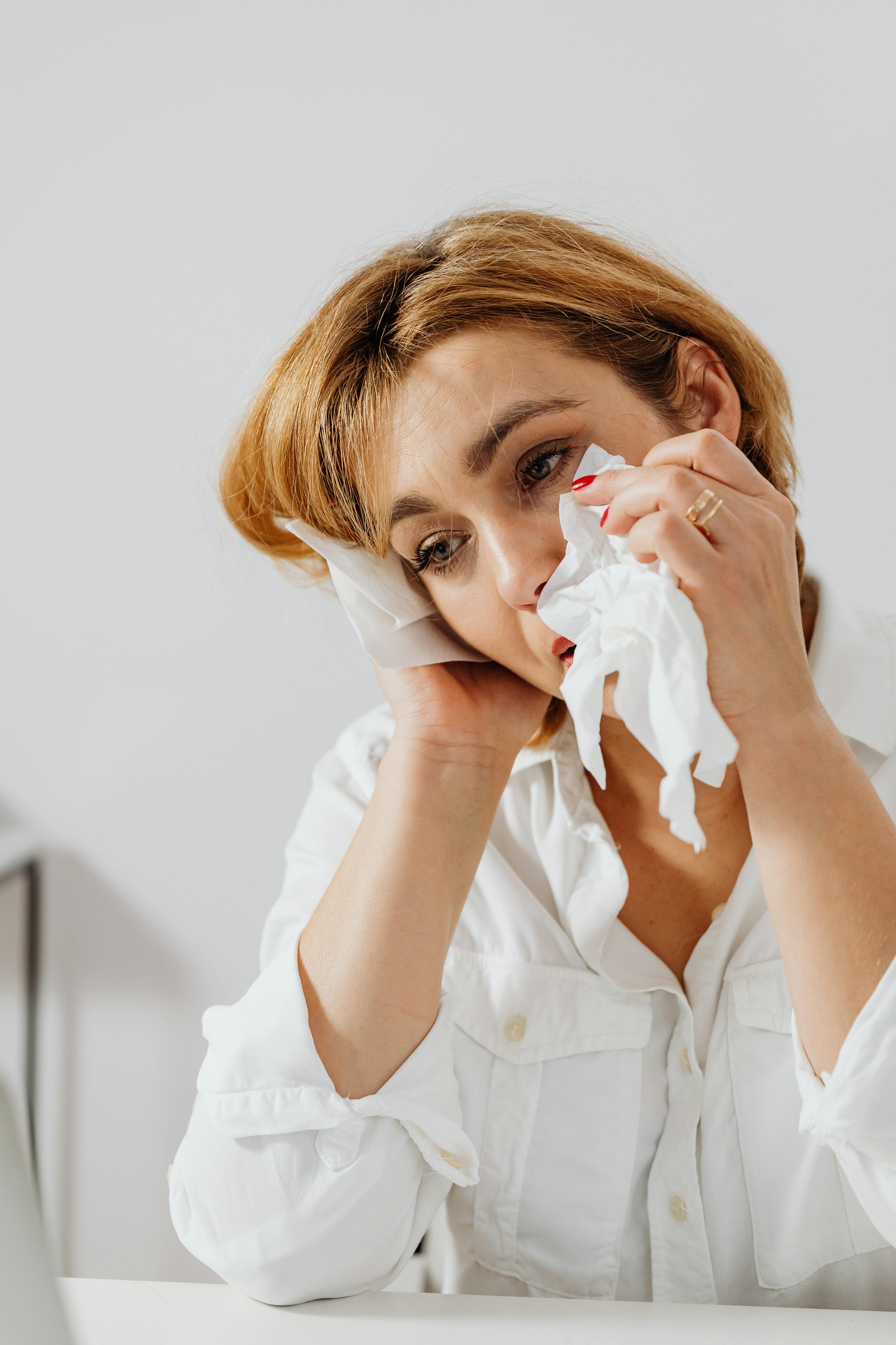 An upset woman with tissues | Source: Pexels