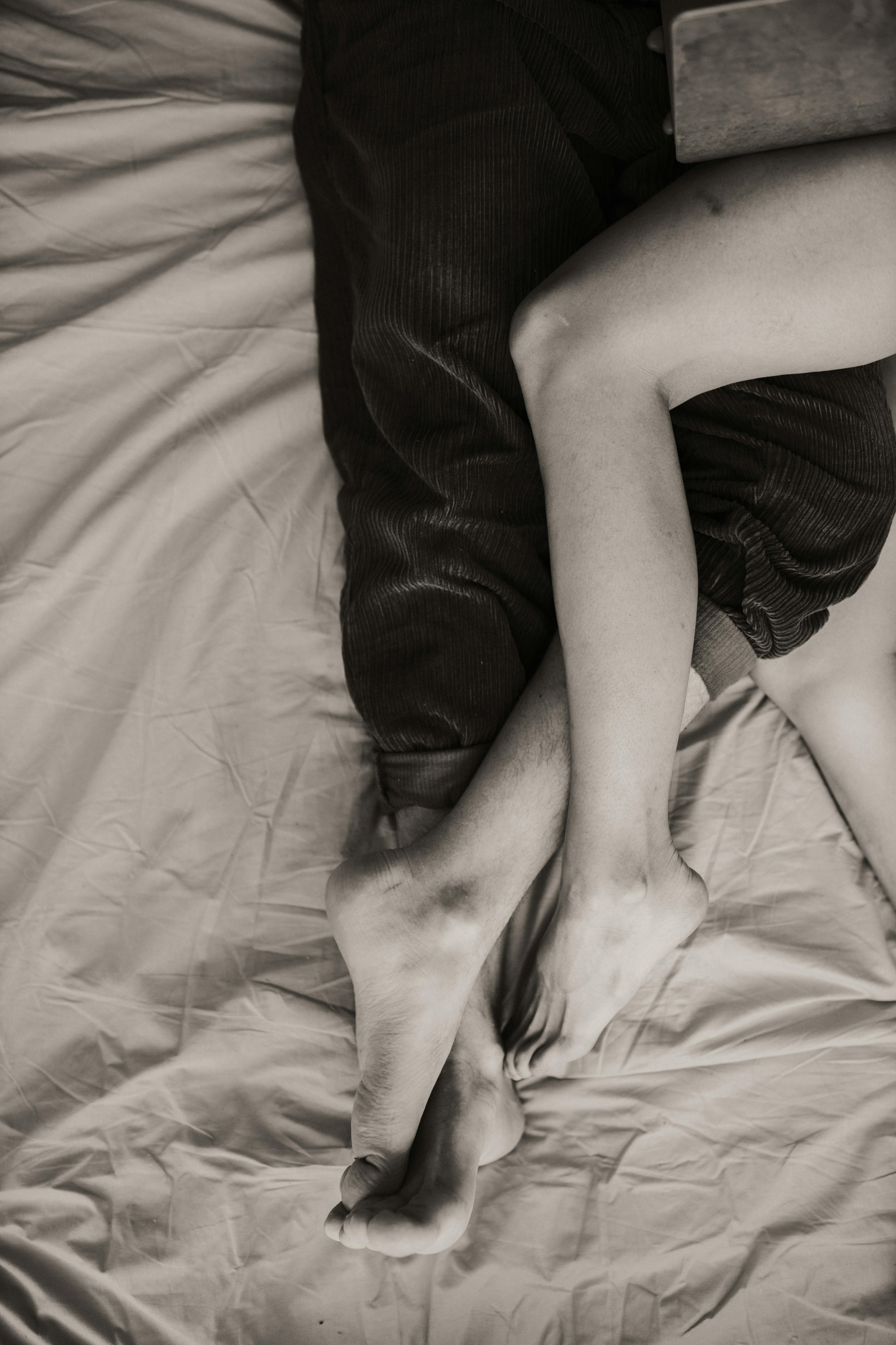 A couple in bed | Source: Pexels
