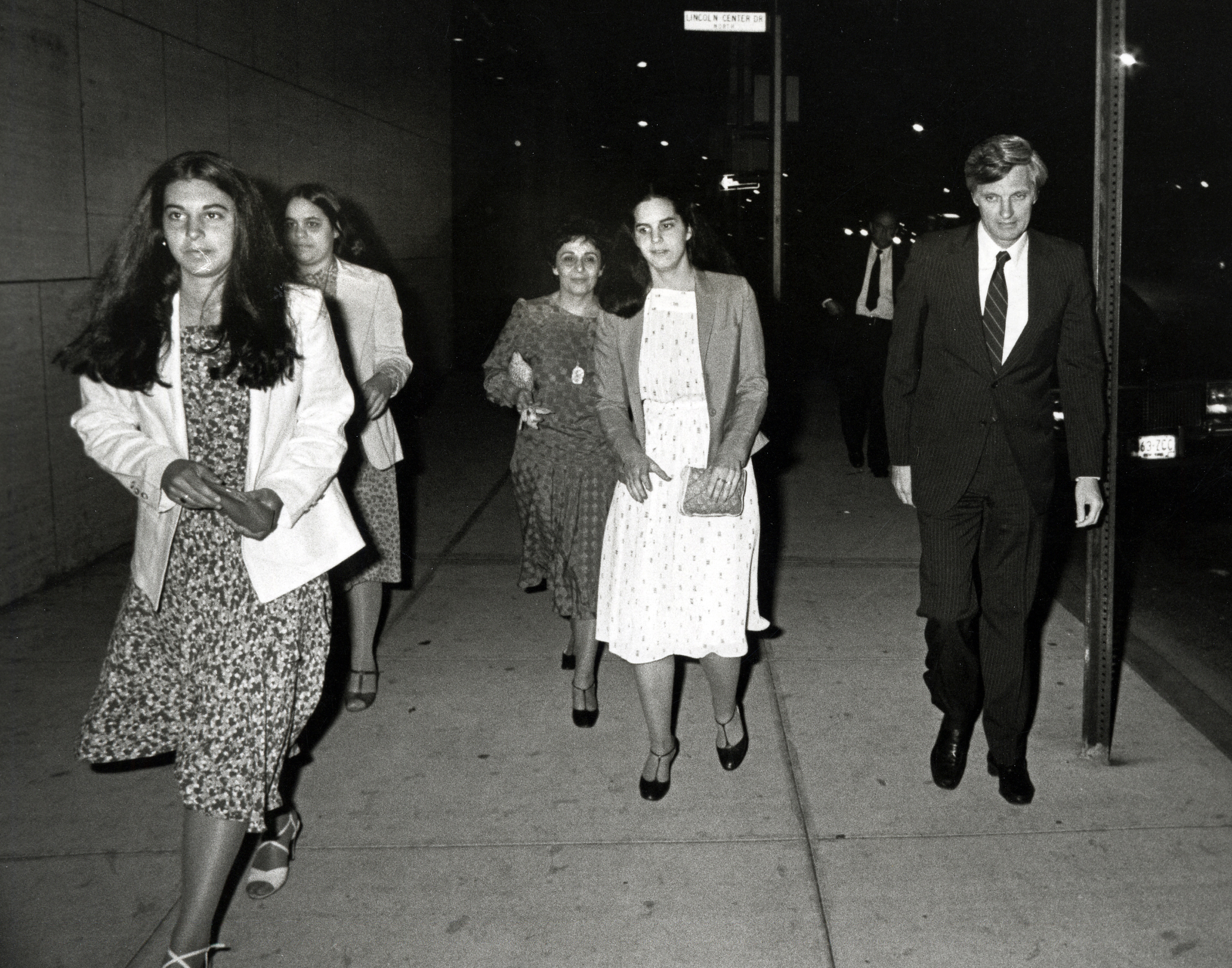 Beatrice, Eve, Arlene, Elizabeth, and Alan Alda at the New York premiere of "The Four Seasons," 1981 | Source: Getty Images