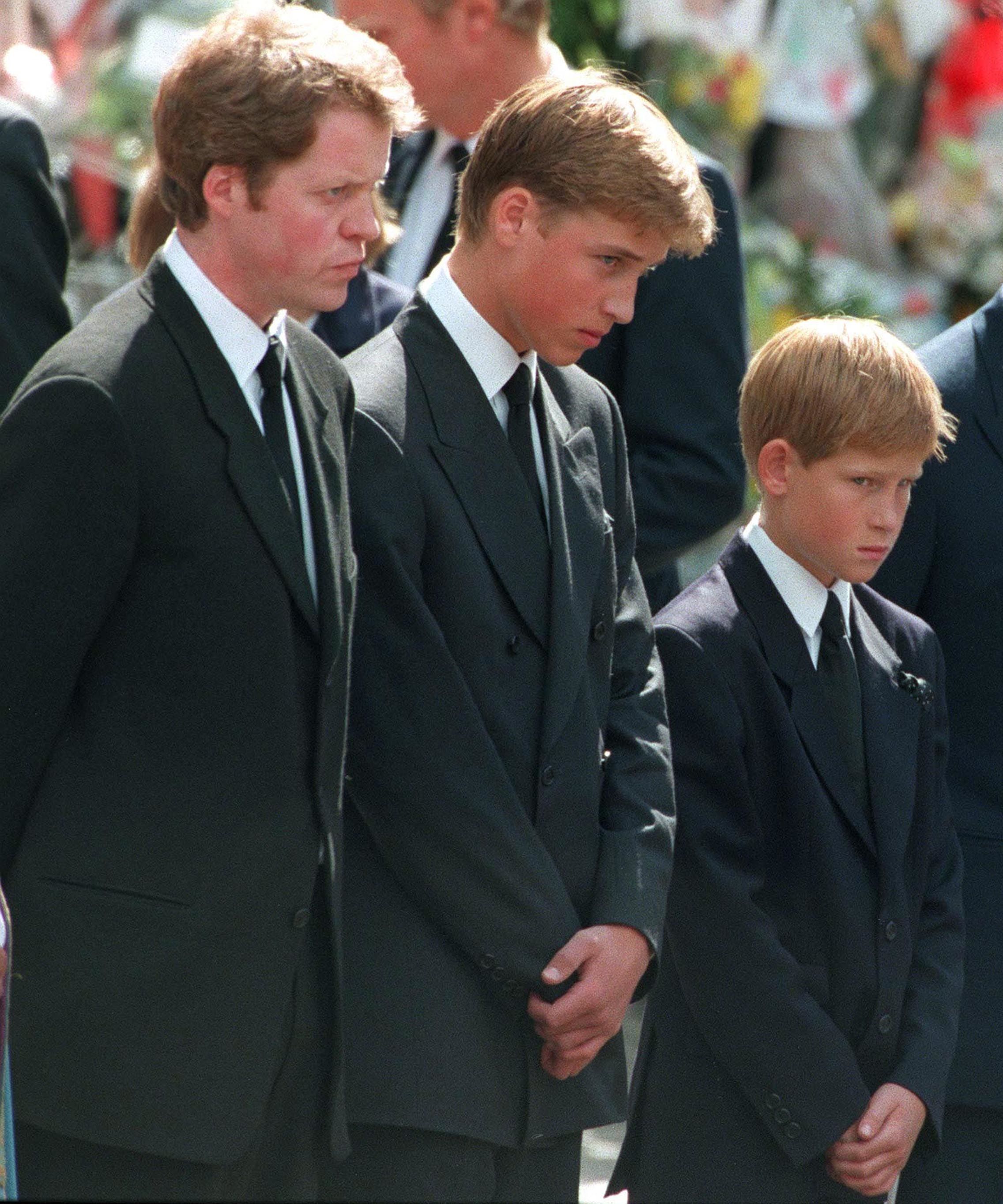 Prince William and Prince Harry with their uncle, Charles Spencer on the day of their mother's funeral service on September 6, 1997 | Source: Getty Images