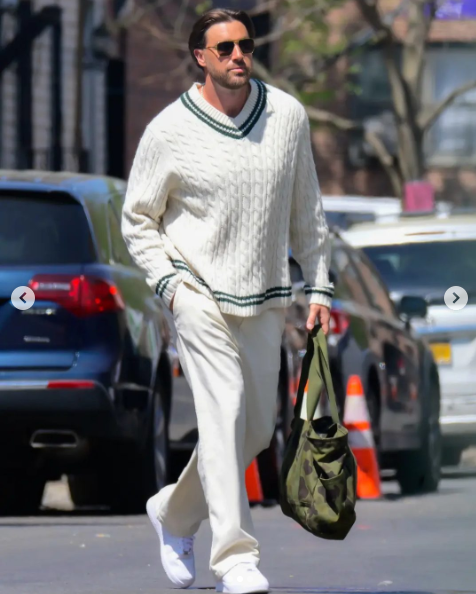 Travis Kelce pictured in New York City, dated May 2025 | Source: Instagram/pagesix