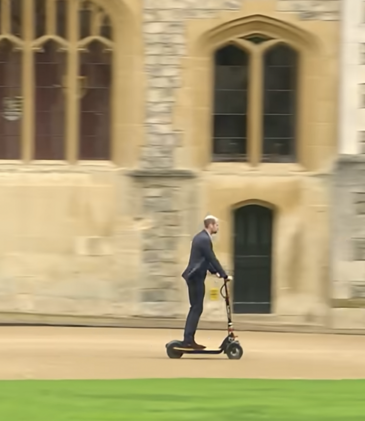 Prince William riding his scooter on his way to his interview with Eugene Levy | Source: youtube/appletv
