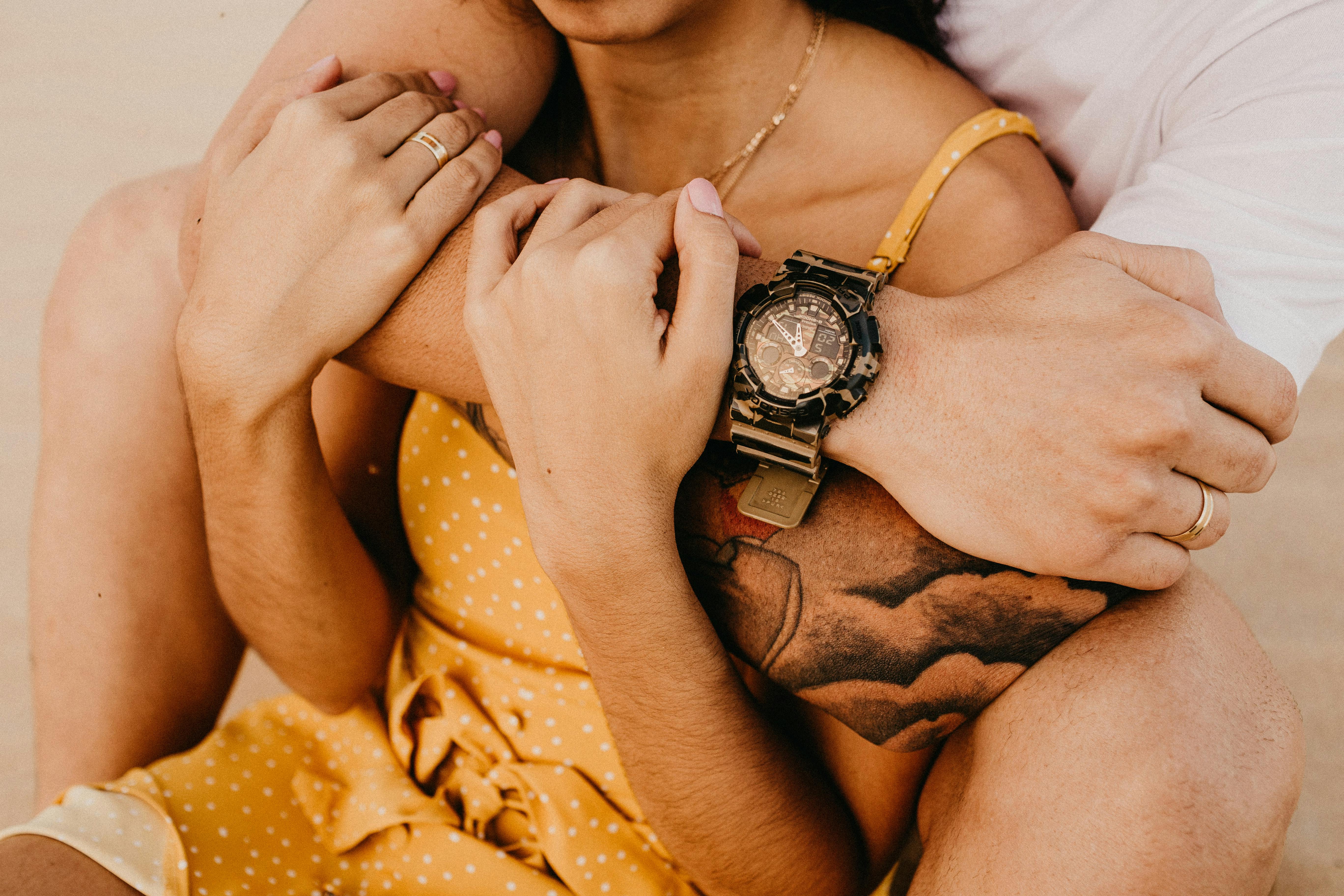 A couple in a loving embrace | Source: Pexels