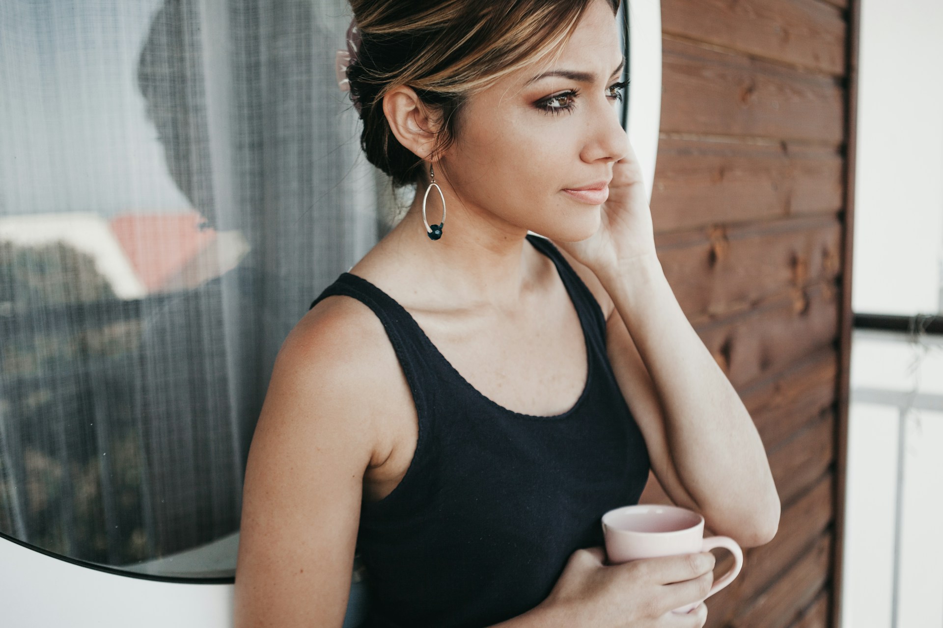A thoughtful woman | Source: Unsplash