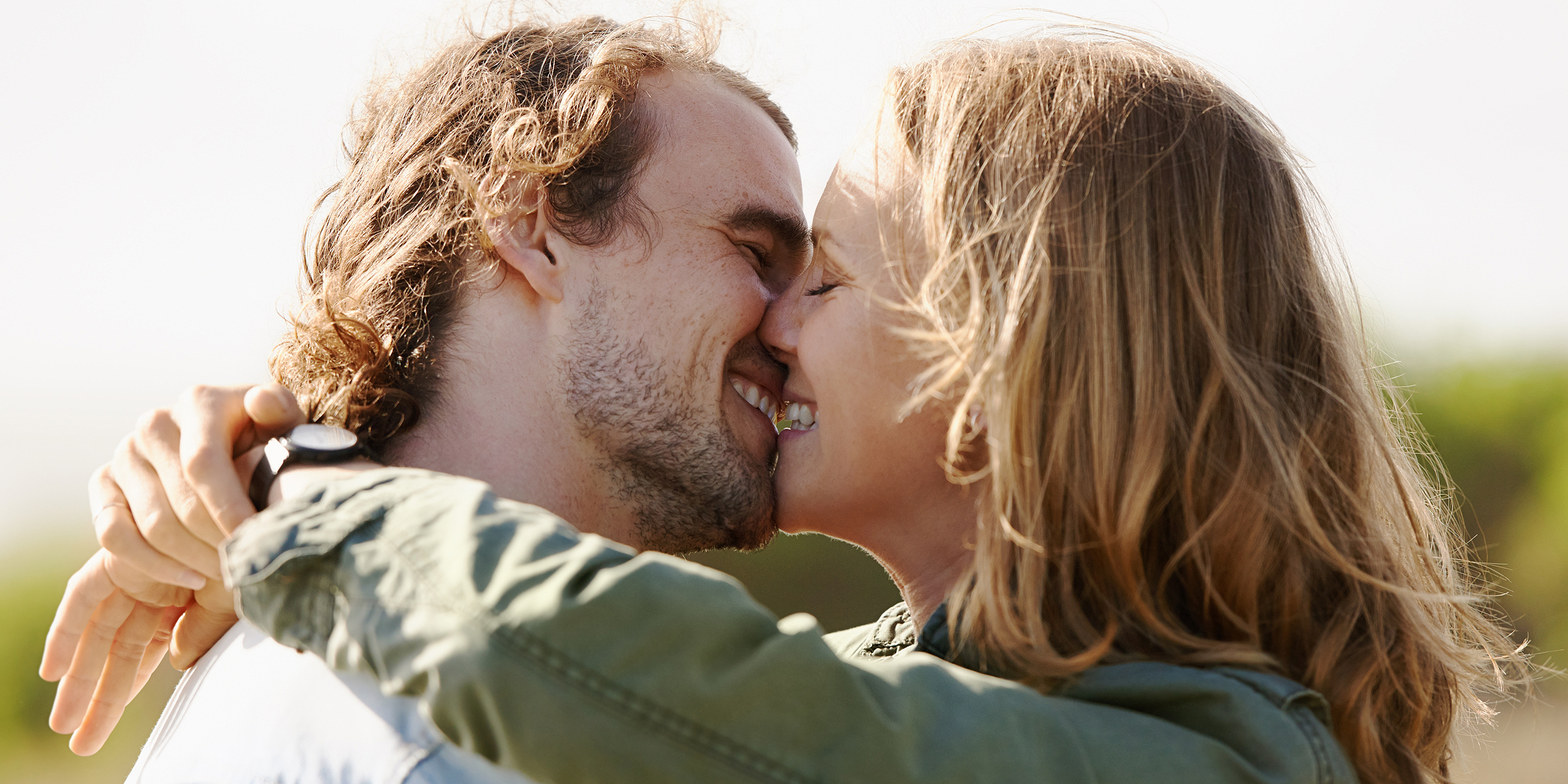 Couple sharing a kiss | Source: Pexels