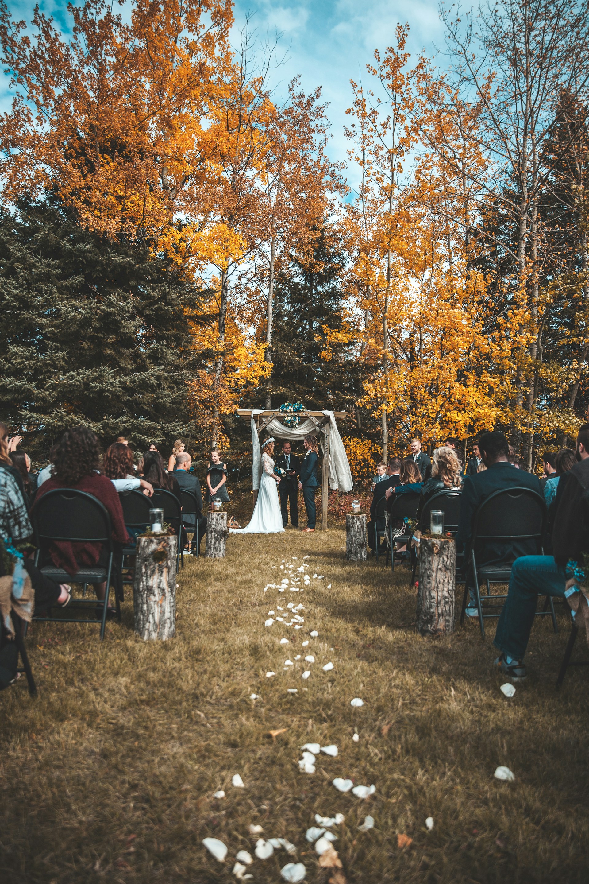 An outdoor wedding ceremony | Source: Unsplash
