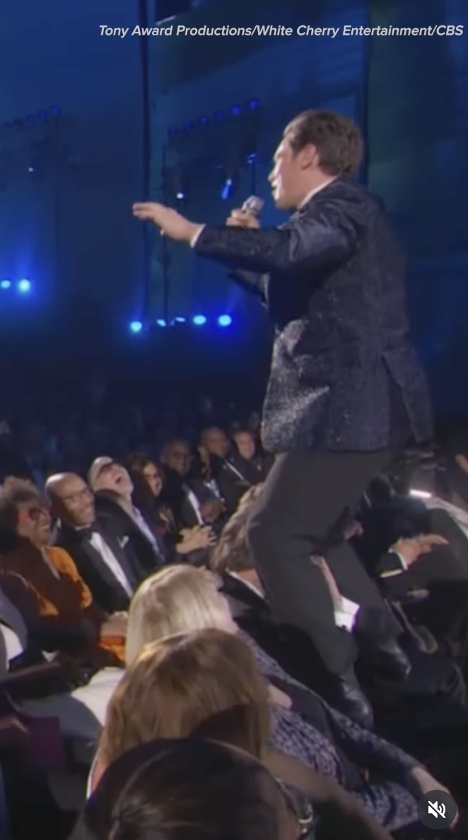 Jonathan Groff performs at the Tony Awards on June 8, 2025 | Source: Instagram/enews