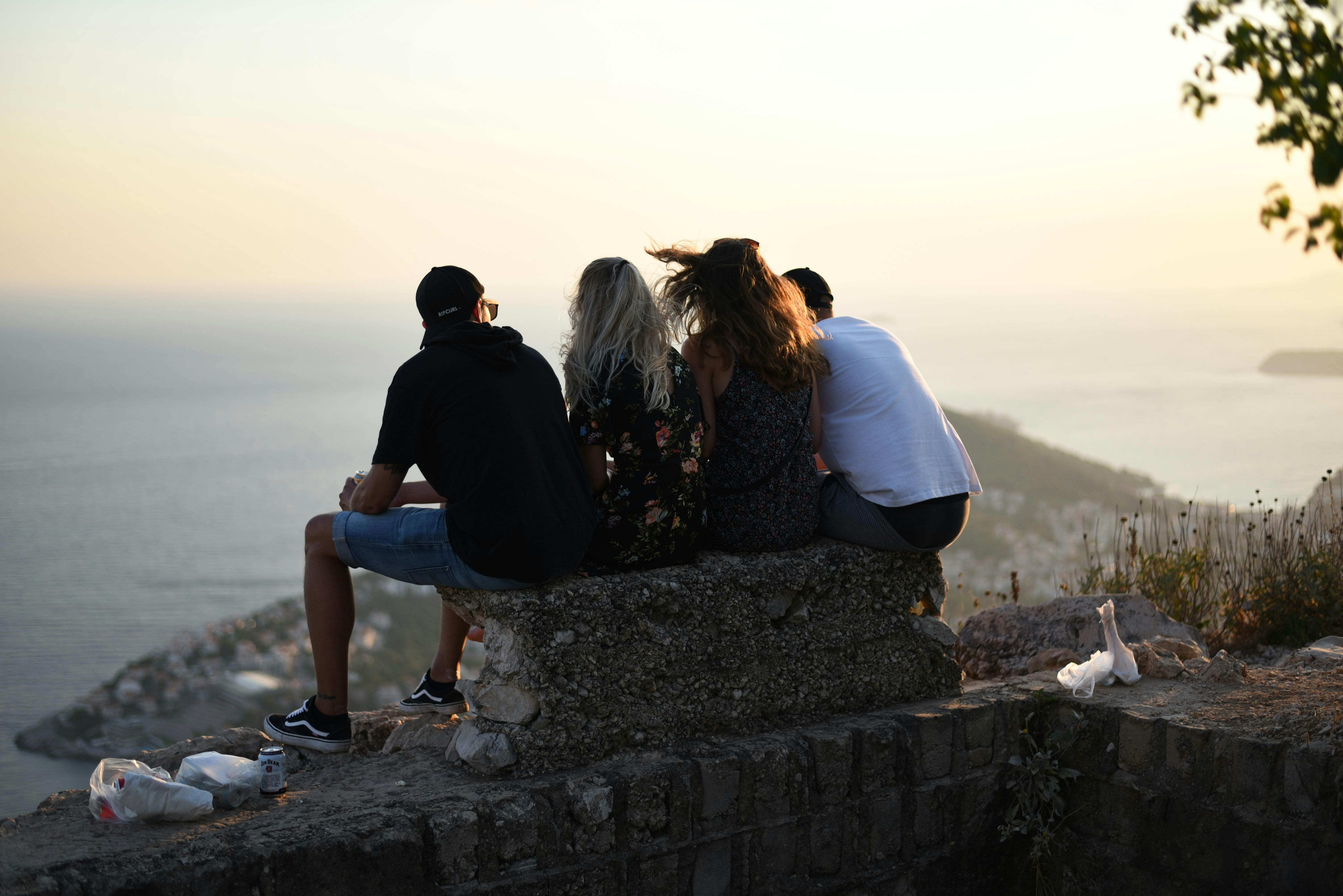 A group of people sitting together | Source: Pexels