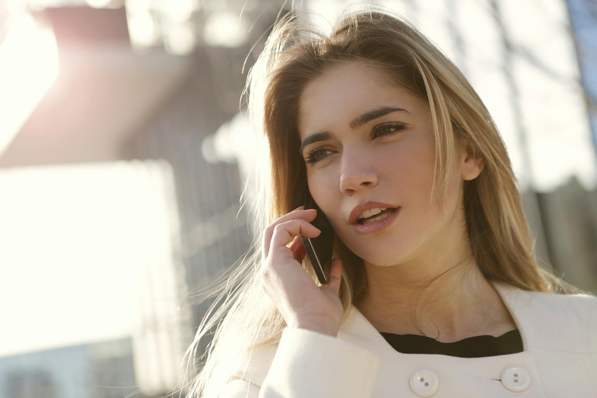 A woman talking on her phone | Source: Pexels