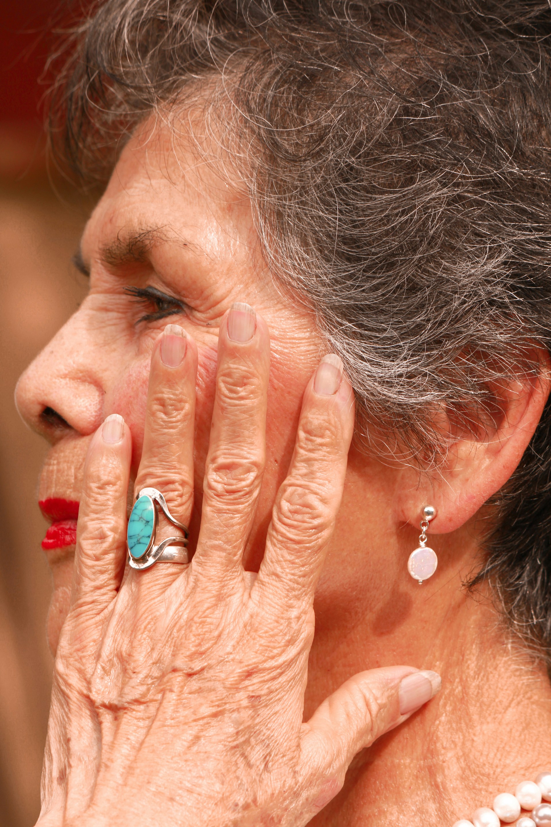 A profile of a woman's face | Source: Unsplash