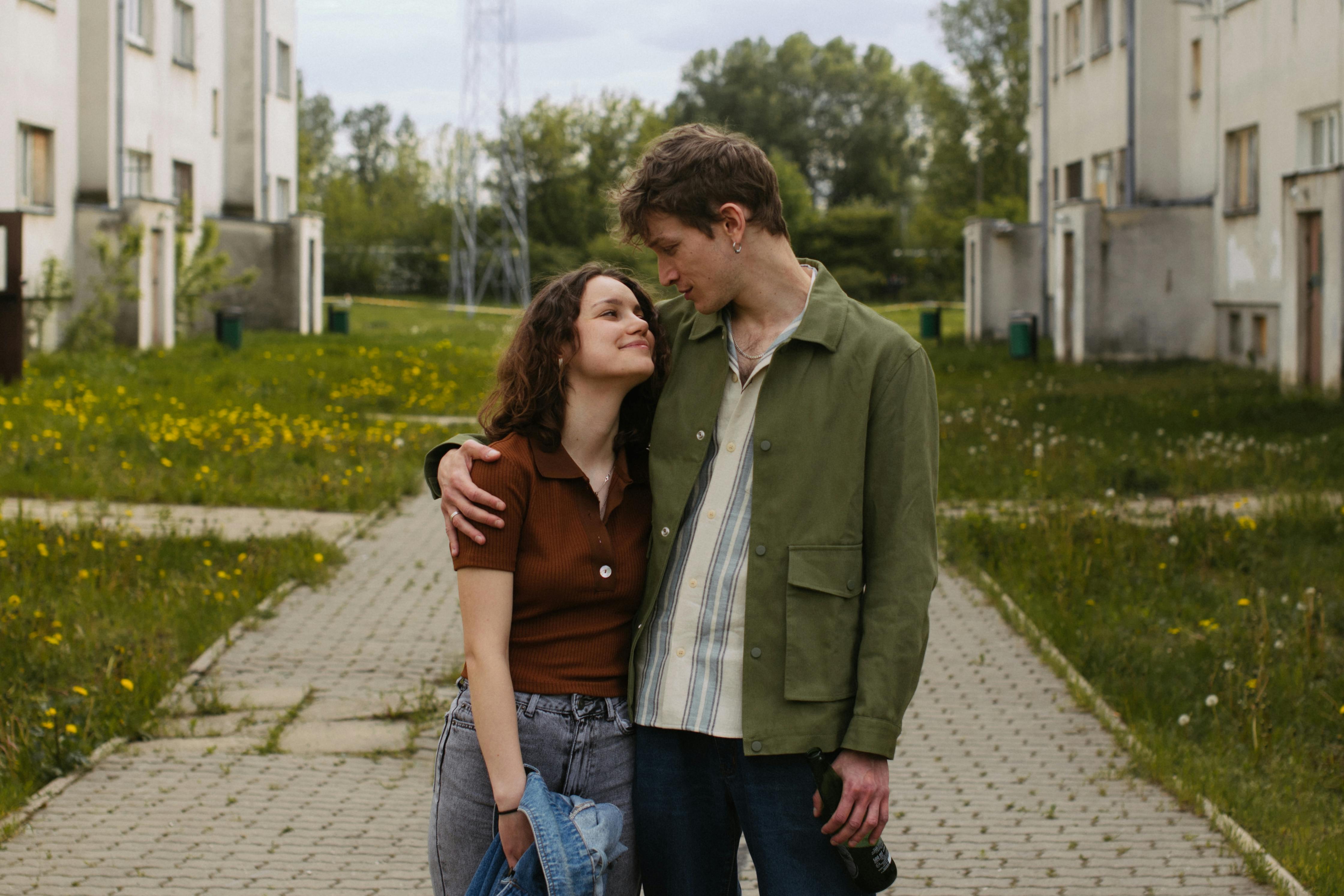 A couple looking at each other | Source: Pexels