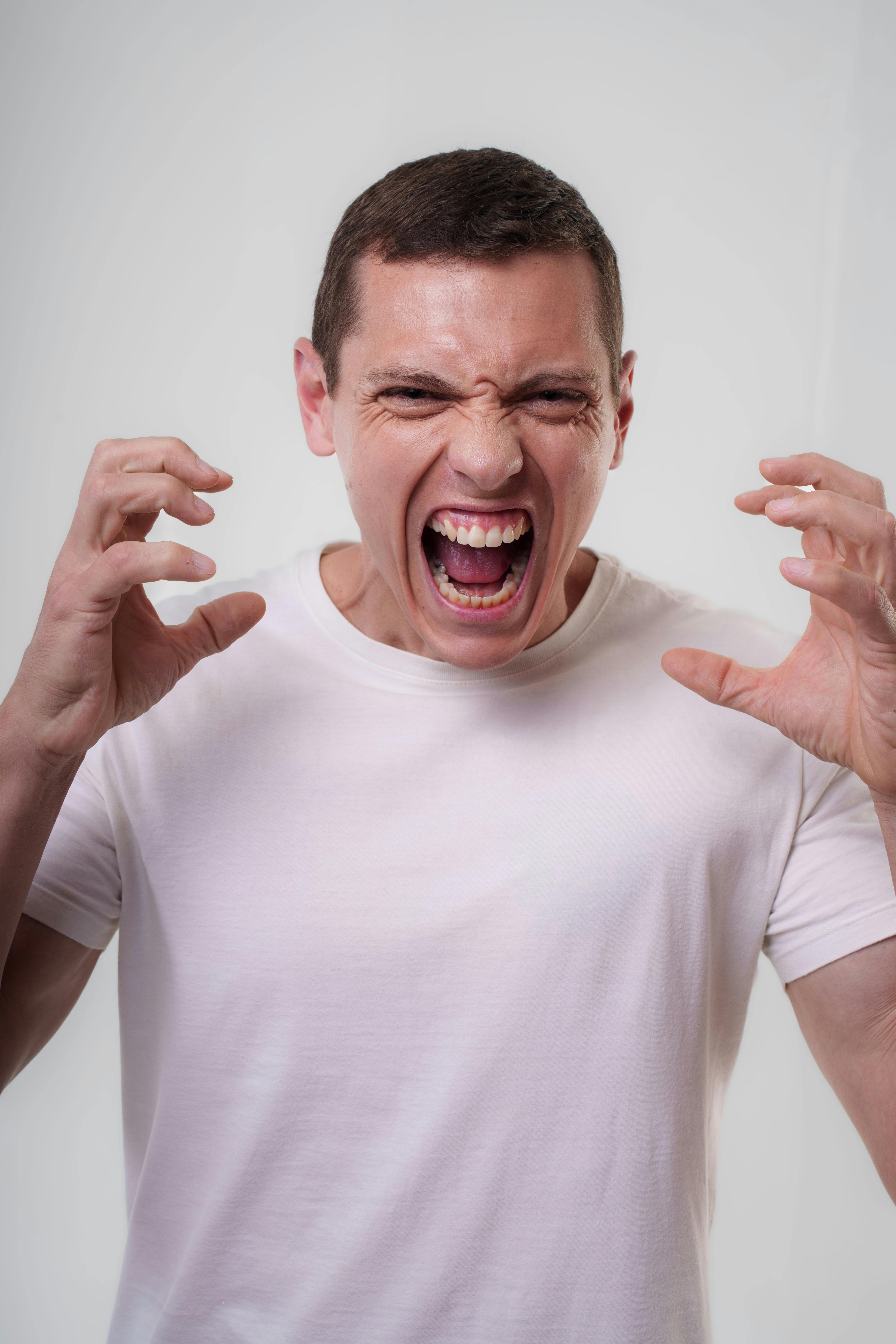 An angry man shouting | Source: Pexels