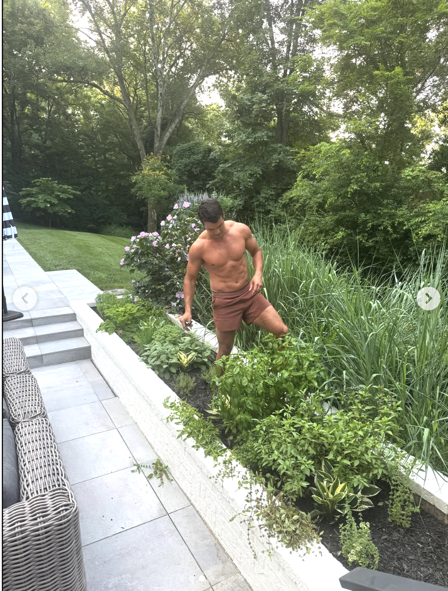 Miranda Lambert's husband, Brendan McLoughlin, shirtless in their backyard, posted on June 27, 2025 | Source: Instagram/mirandalambert