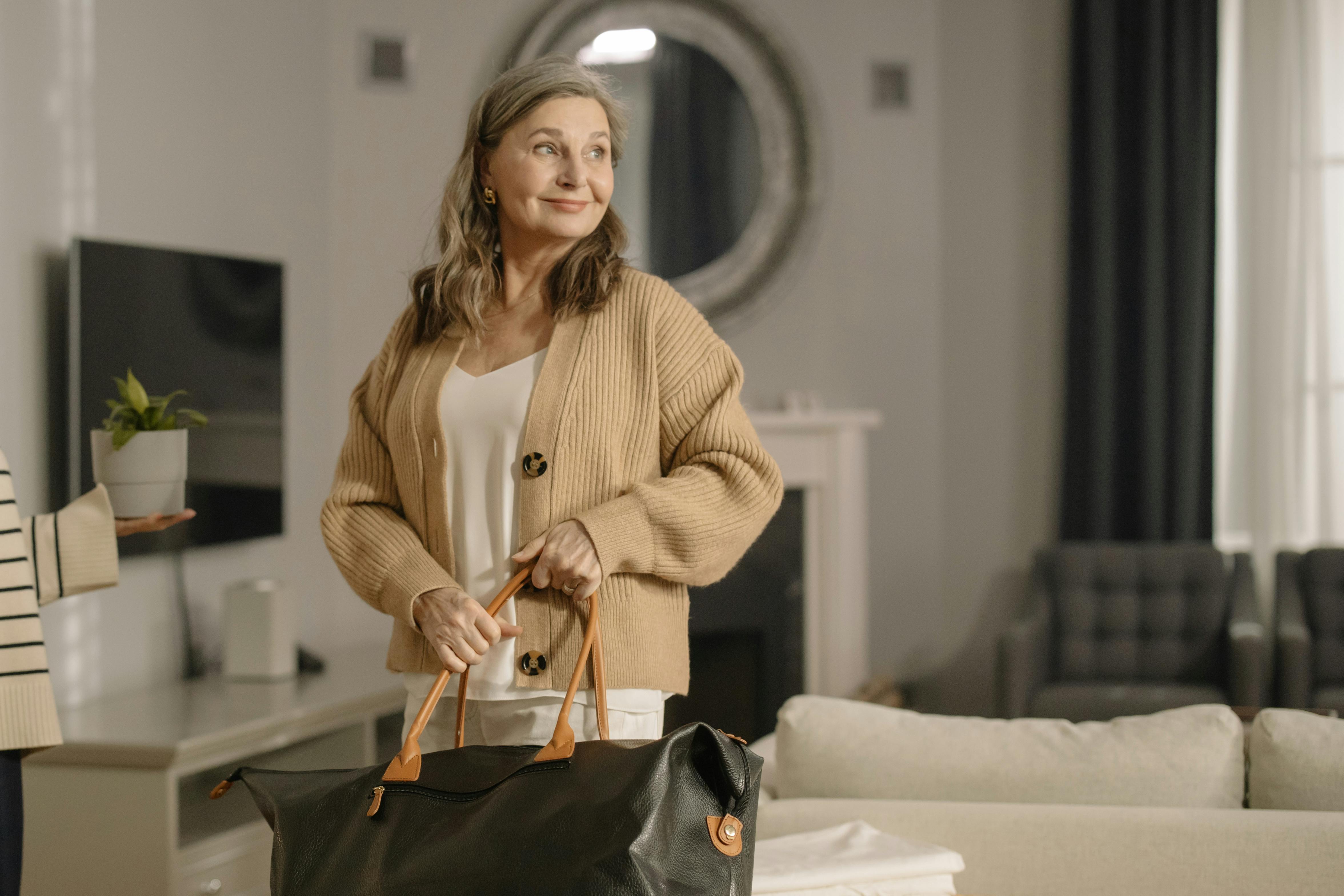 An older woman standing in a living room | Source: Pexels