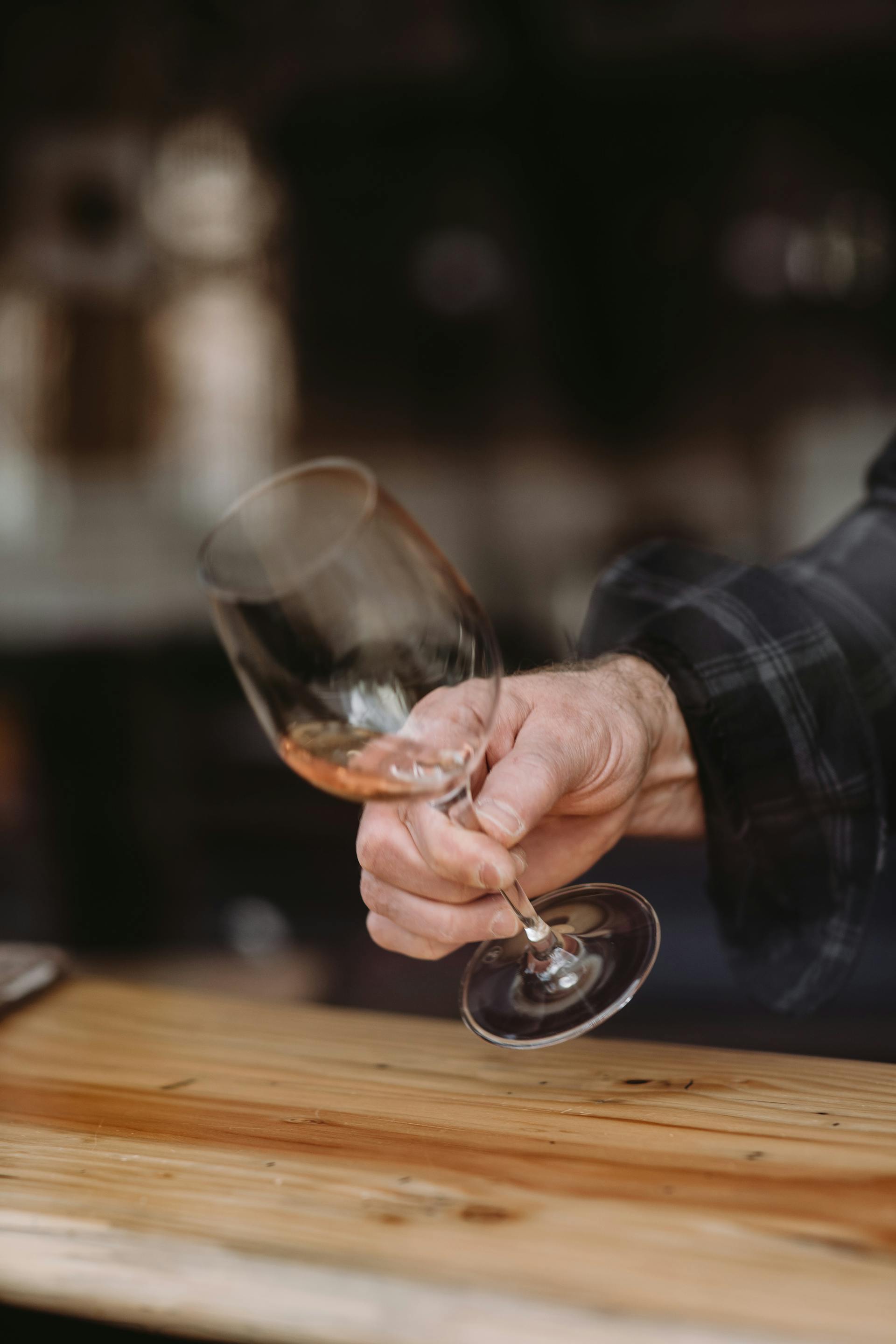 A man's hand holding a glass of wine | Source: Pexels