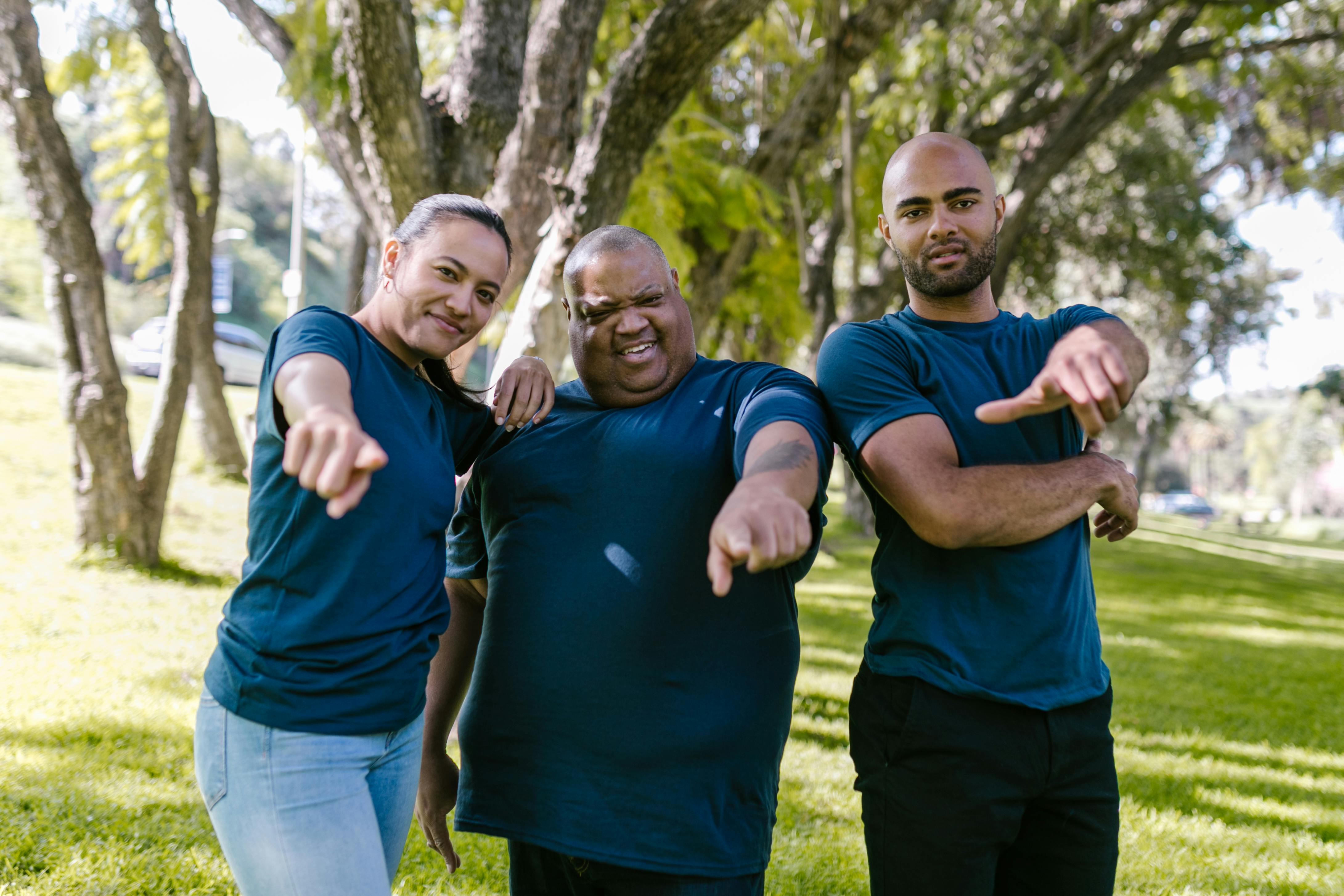 People laughing and pointing | Source: Pexels