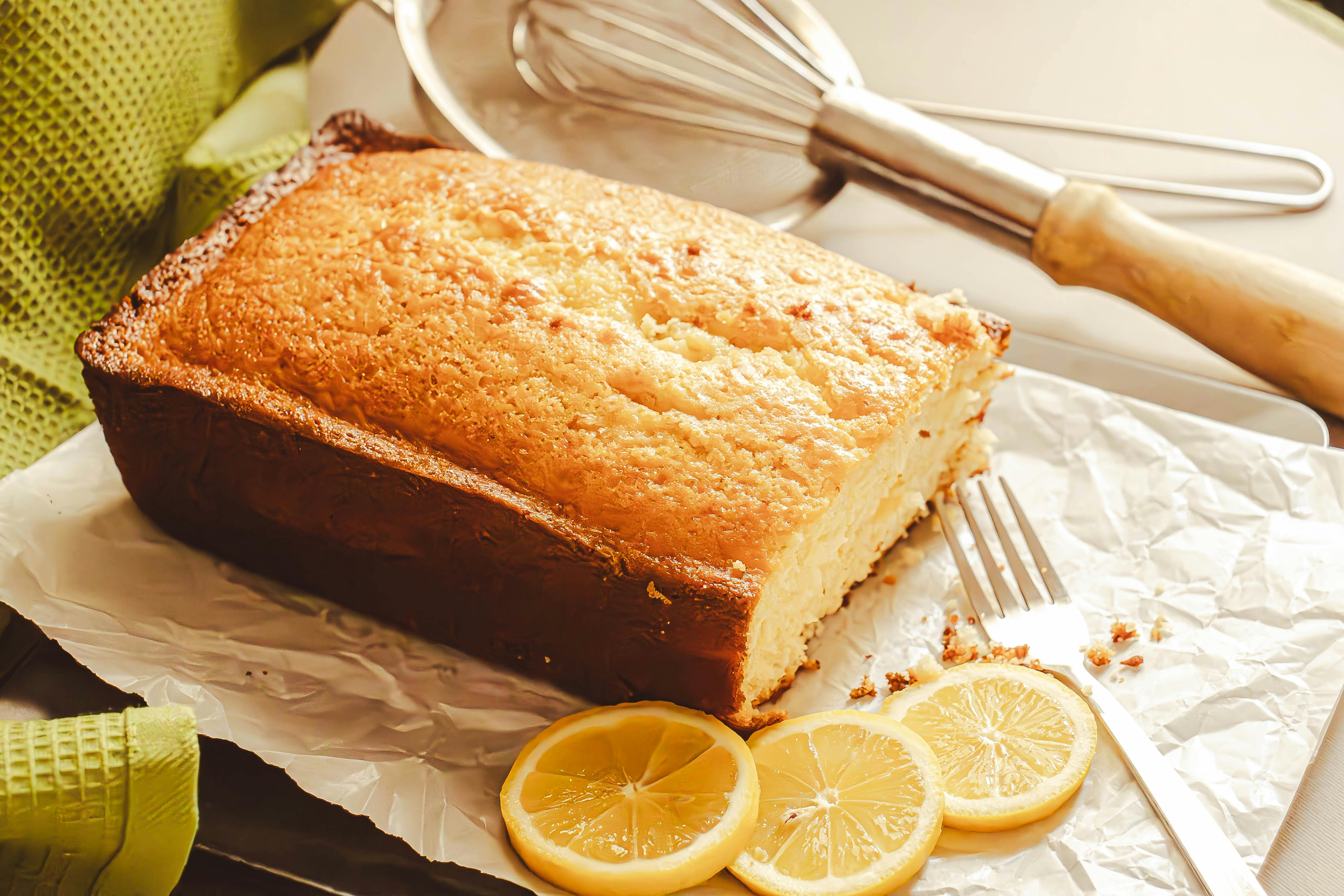 A lemon cake on a table | Source: Pexels