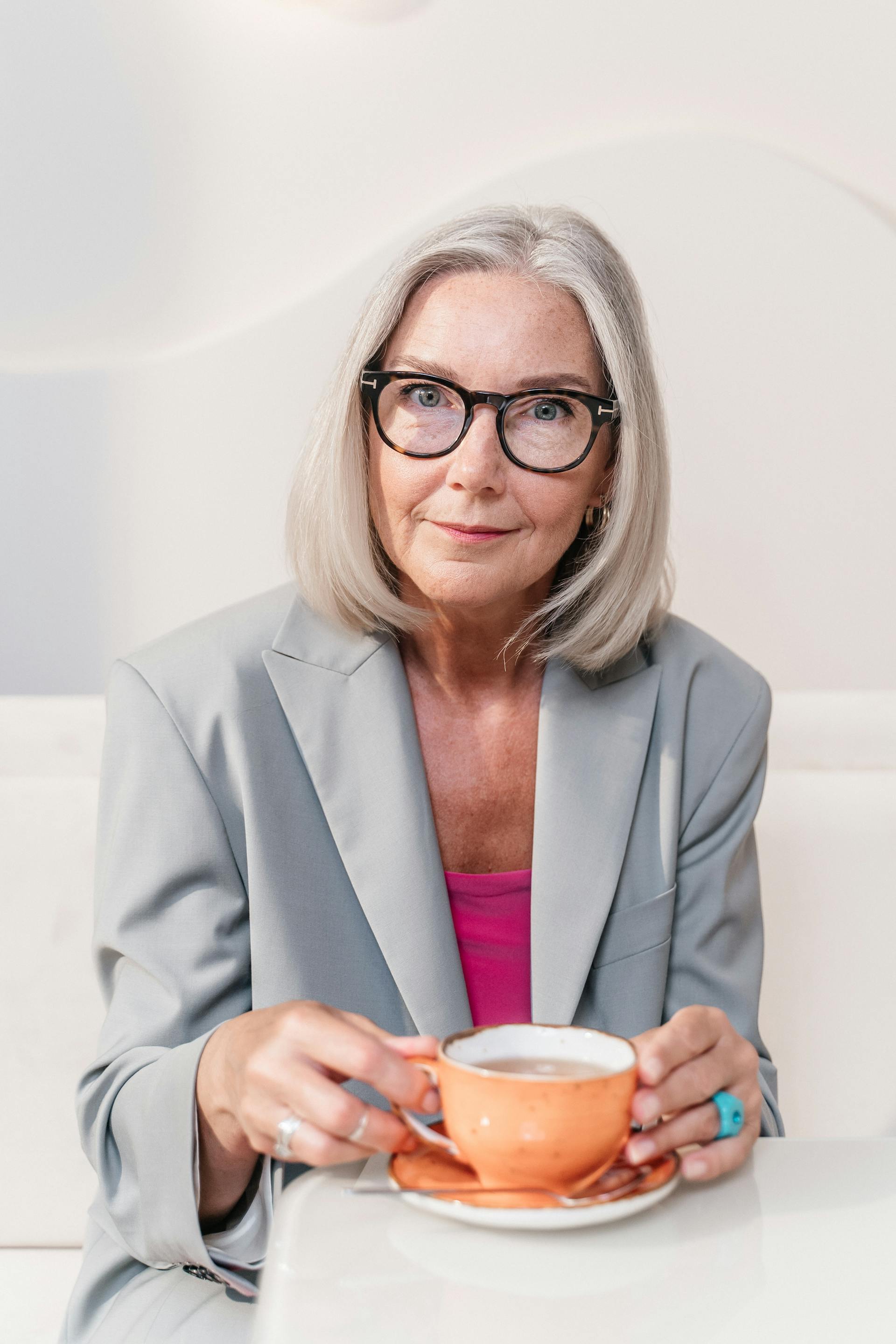 A woman in a coffee shop | Source: Pexels
