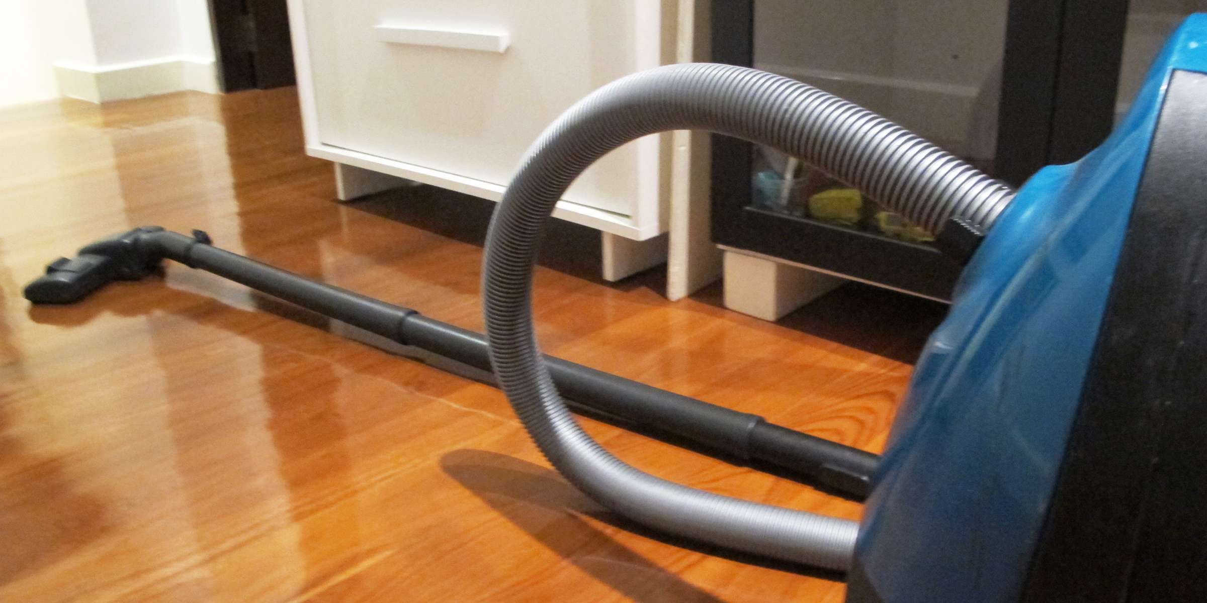 A vacuum cleaner in a house | Source: Flickr/nist6ss/CC BY-SA 2.0