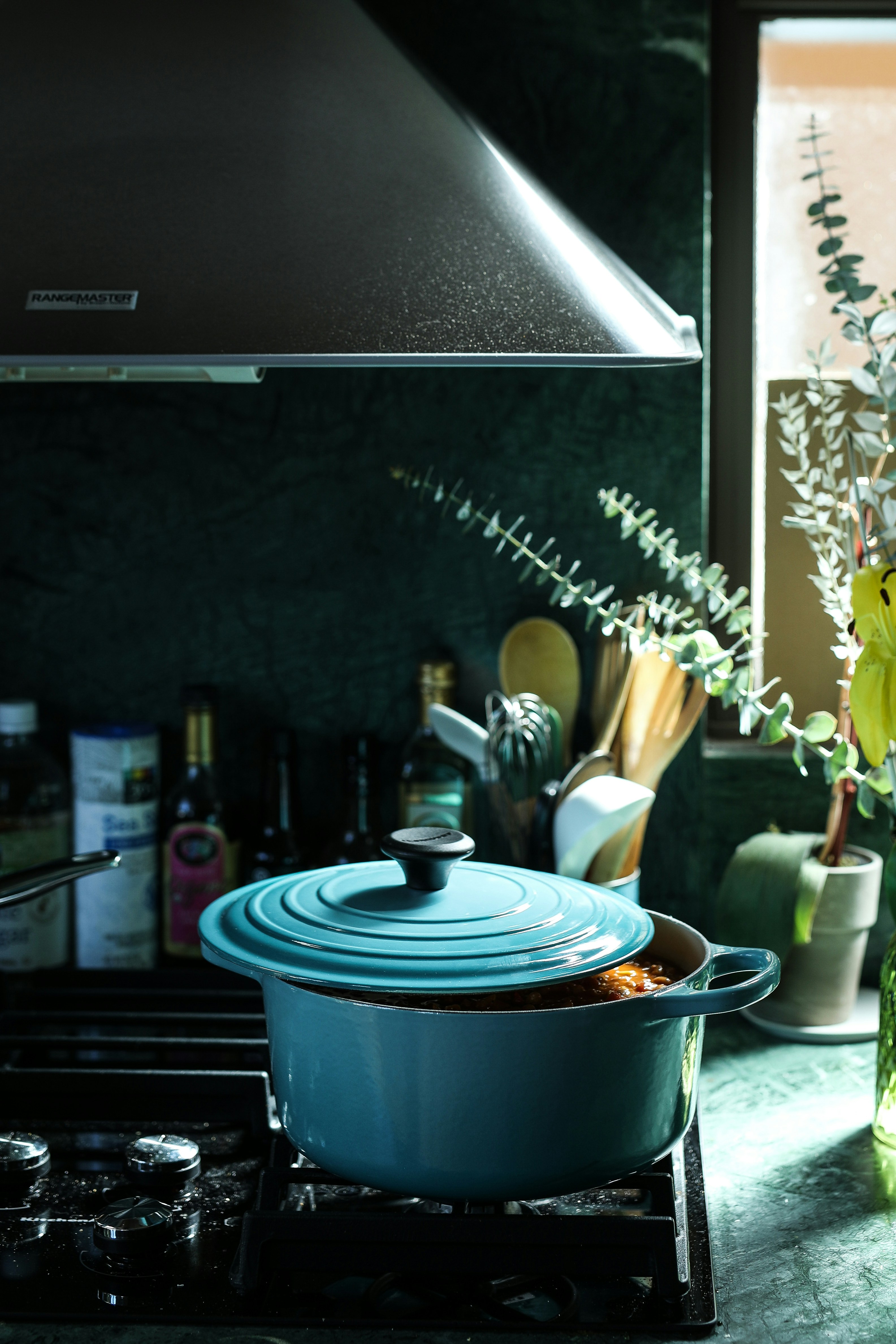 A pot on a stove | Source: Unsplash