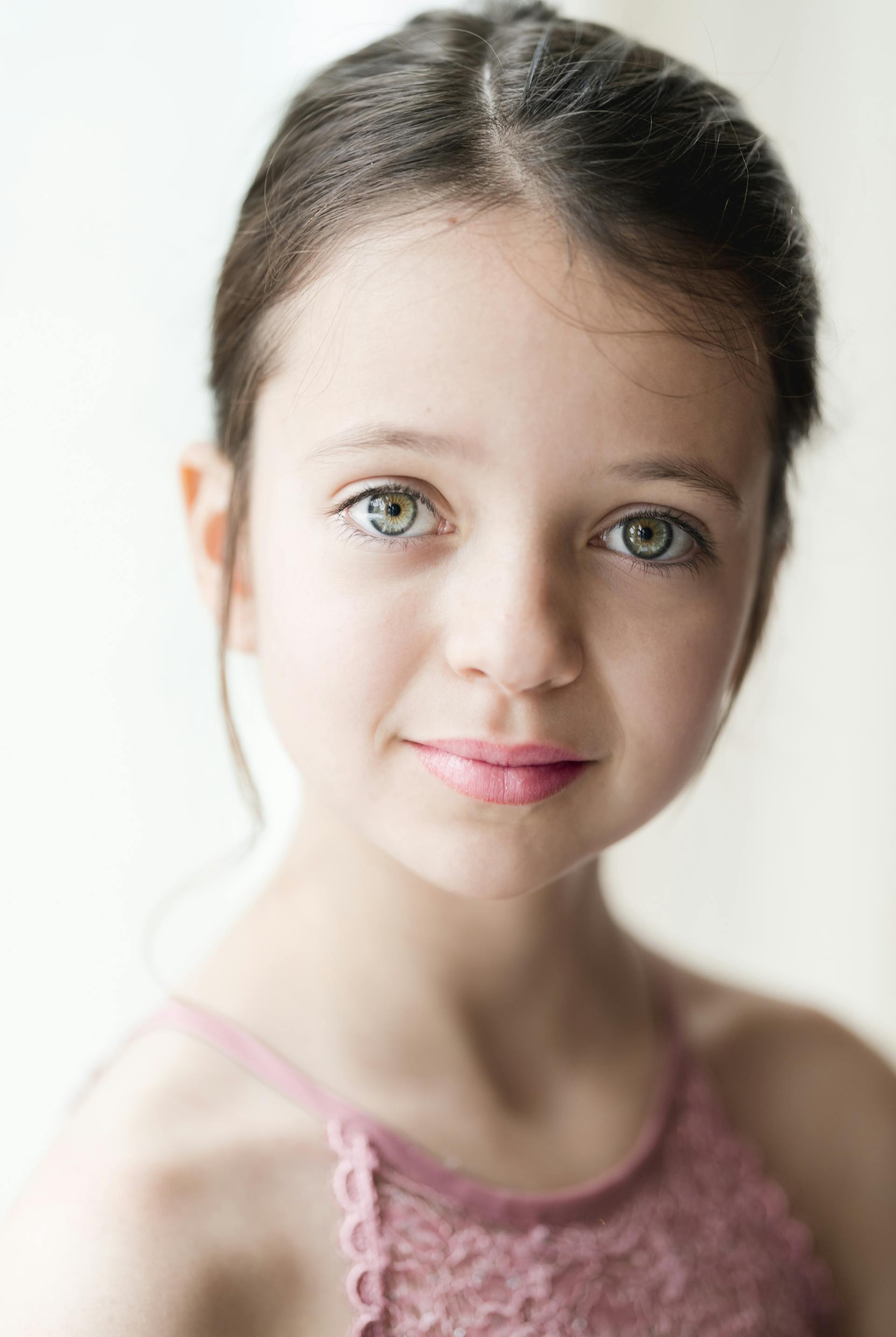 A young girl watching someone | Source: Pexels