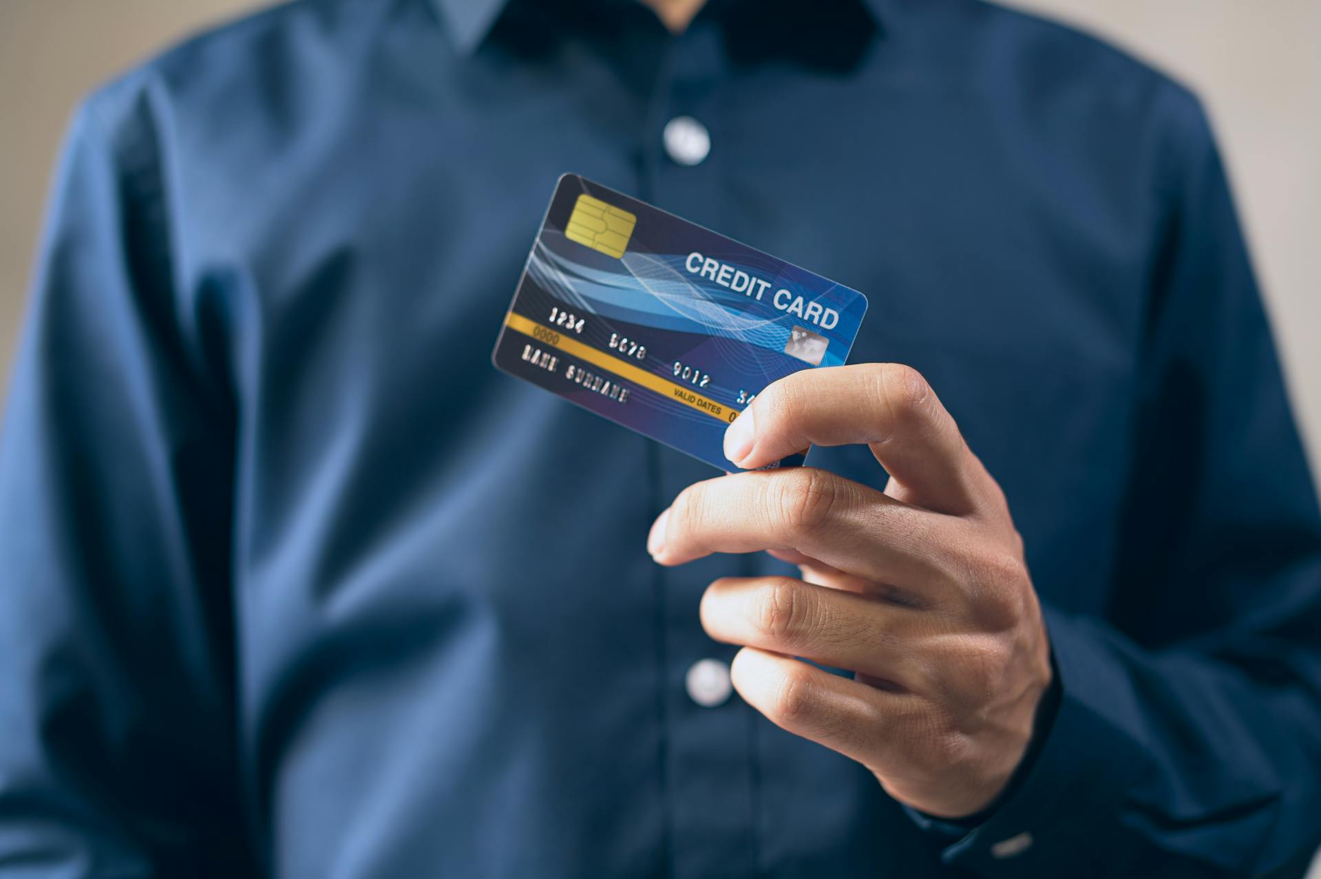 A man holding his credit card | Source: Pexels