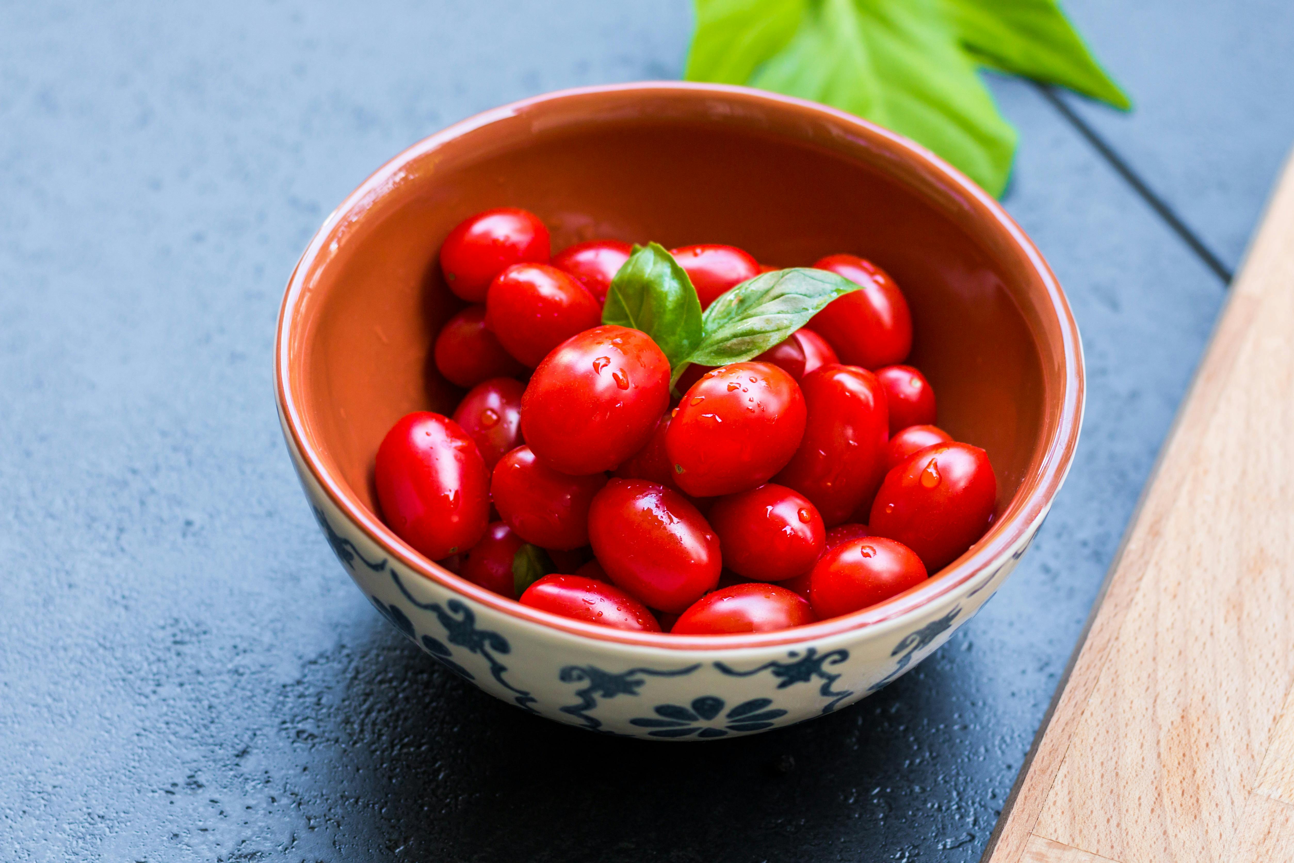 A bowl of cherry tomatoes | Source: Pexels
