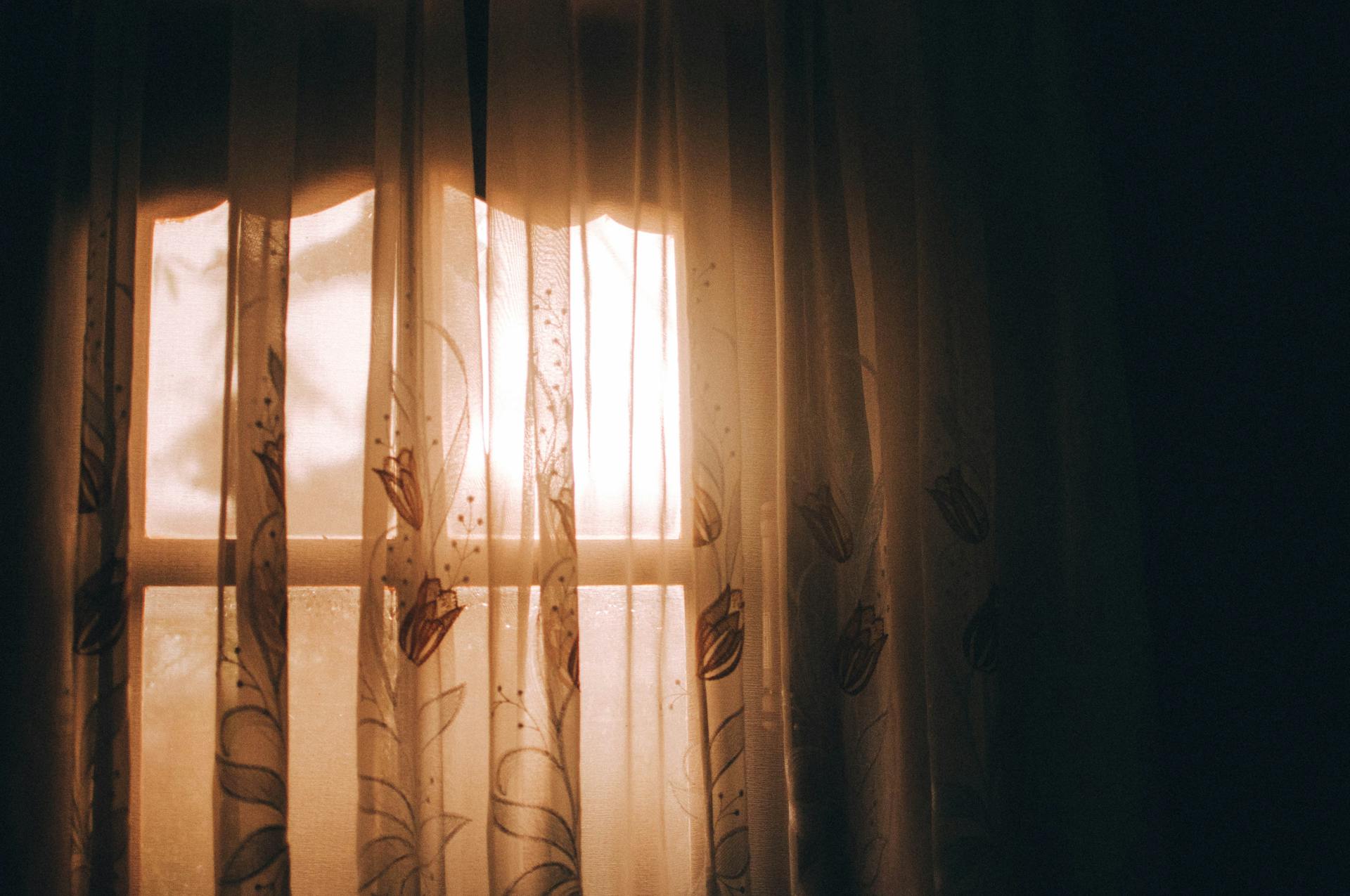 Sunlight shining through curtains | Source: Pexels