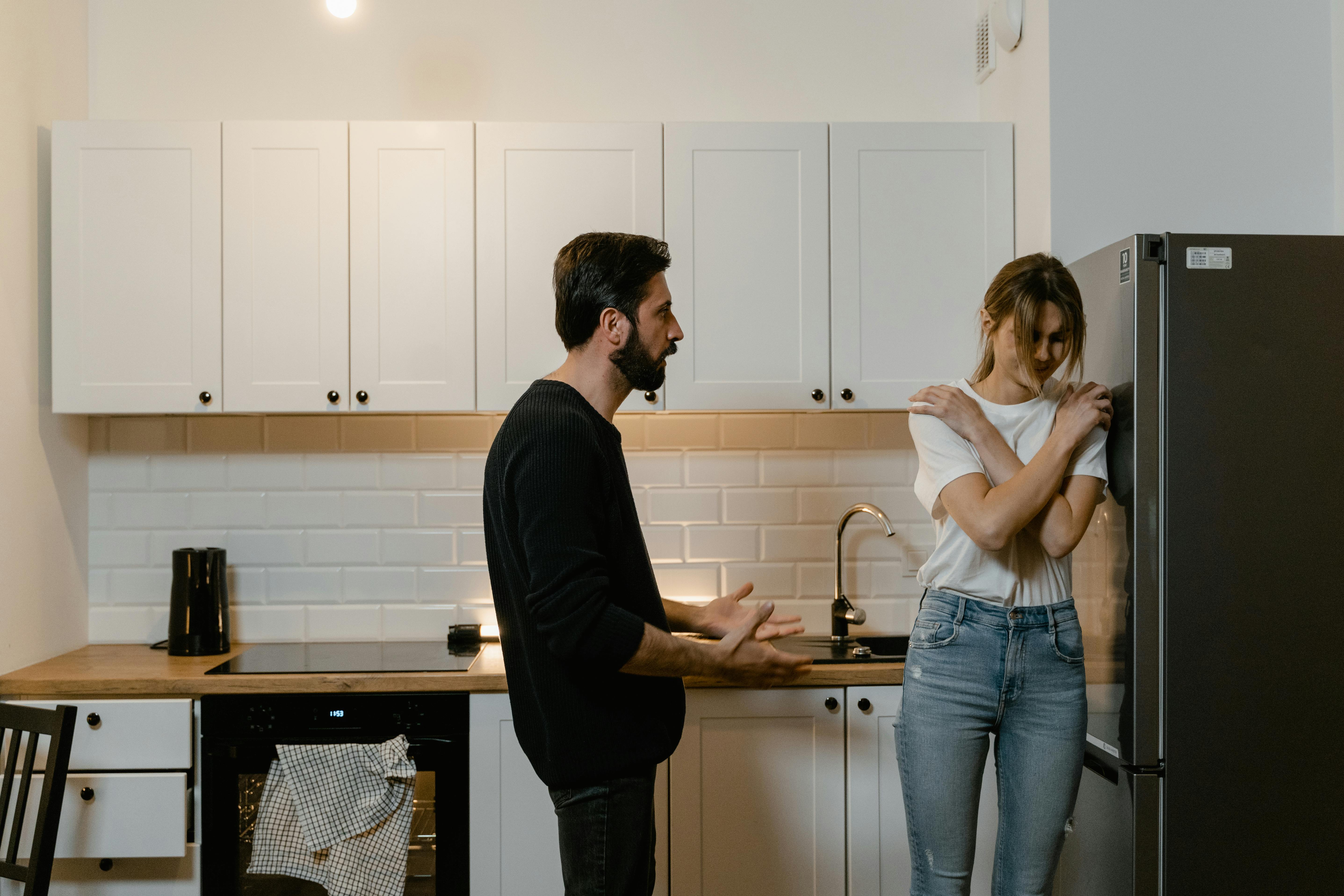 A couple disagreeing | Source: Pexels