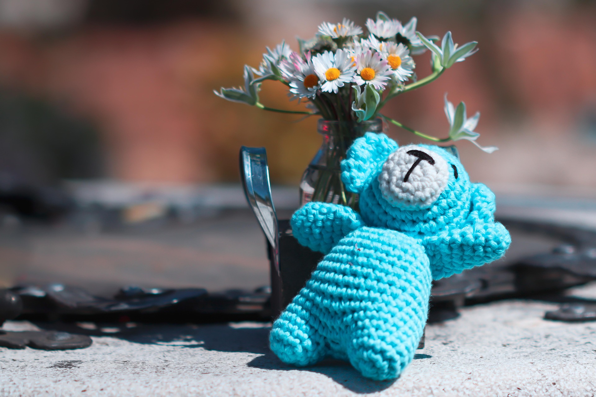 A handmade blue teddy bear | Source: Pixabay