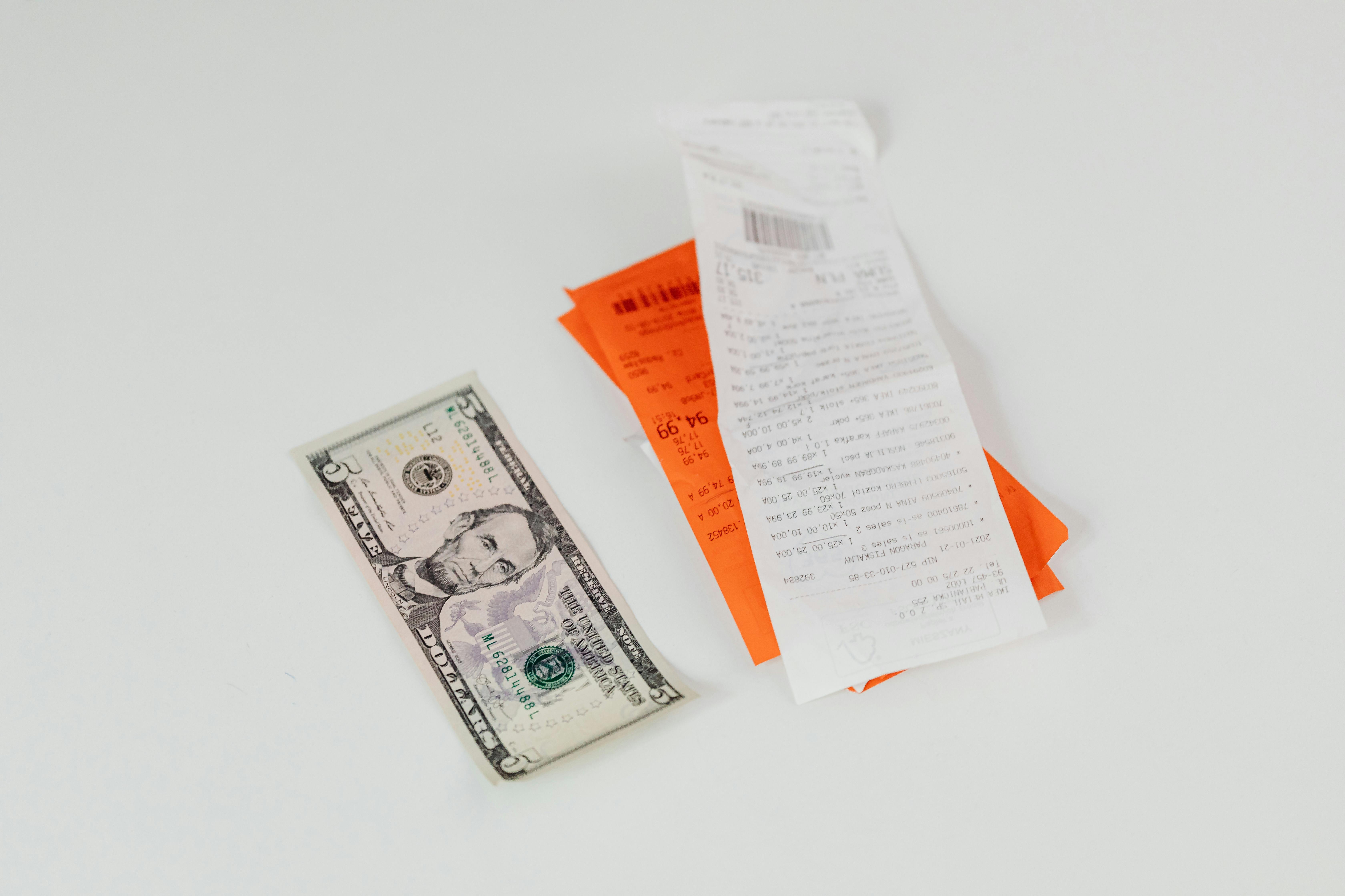 A receipt and bills on a table | Source: Pexels